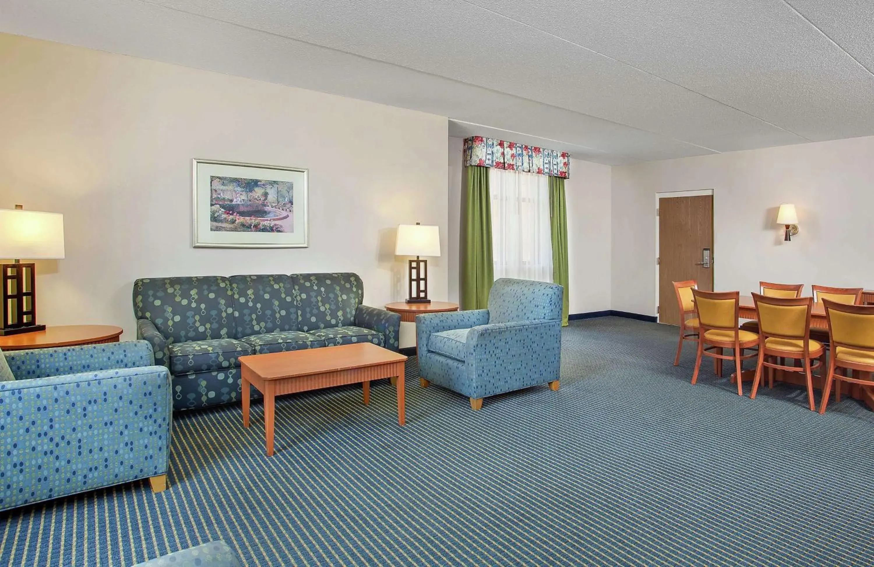 Living room in Embassy Suites Lexington Living room in Embassy Suites Lexington