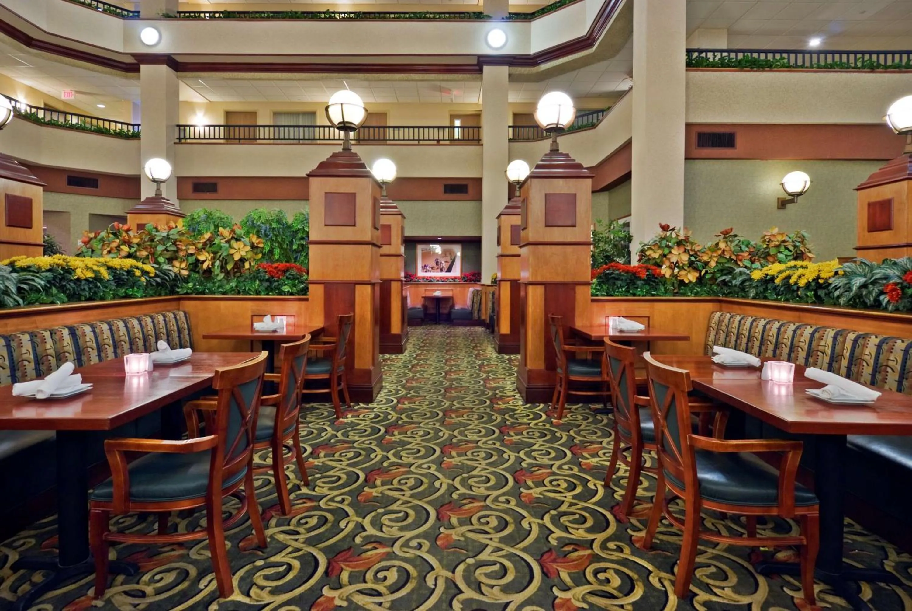 Restaurant/places to eat in Embassy Suites Lexington