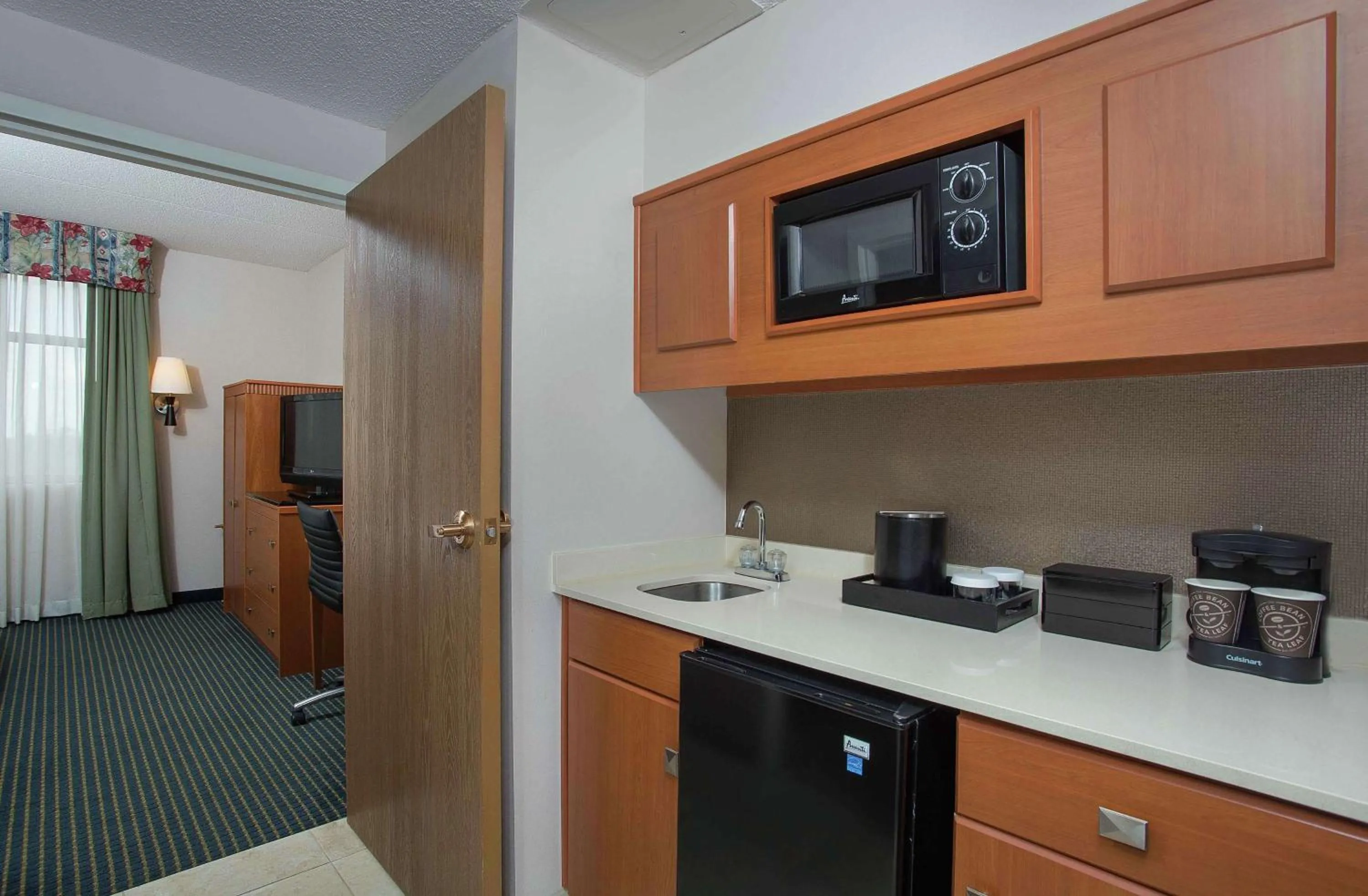 Kitchen or kitchenette in Embassy Suites Lexington