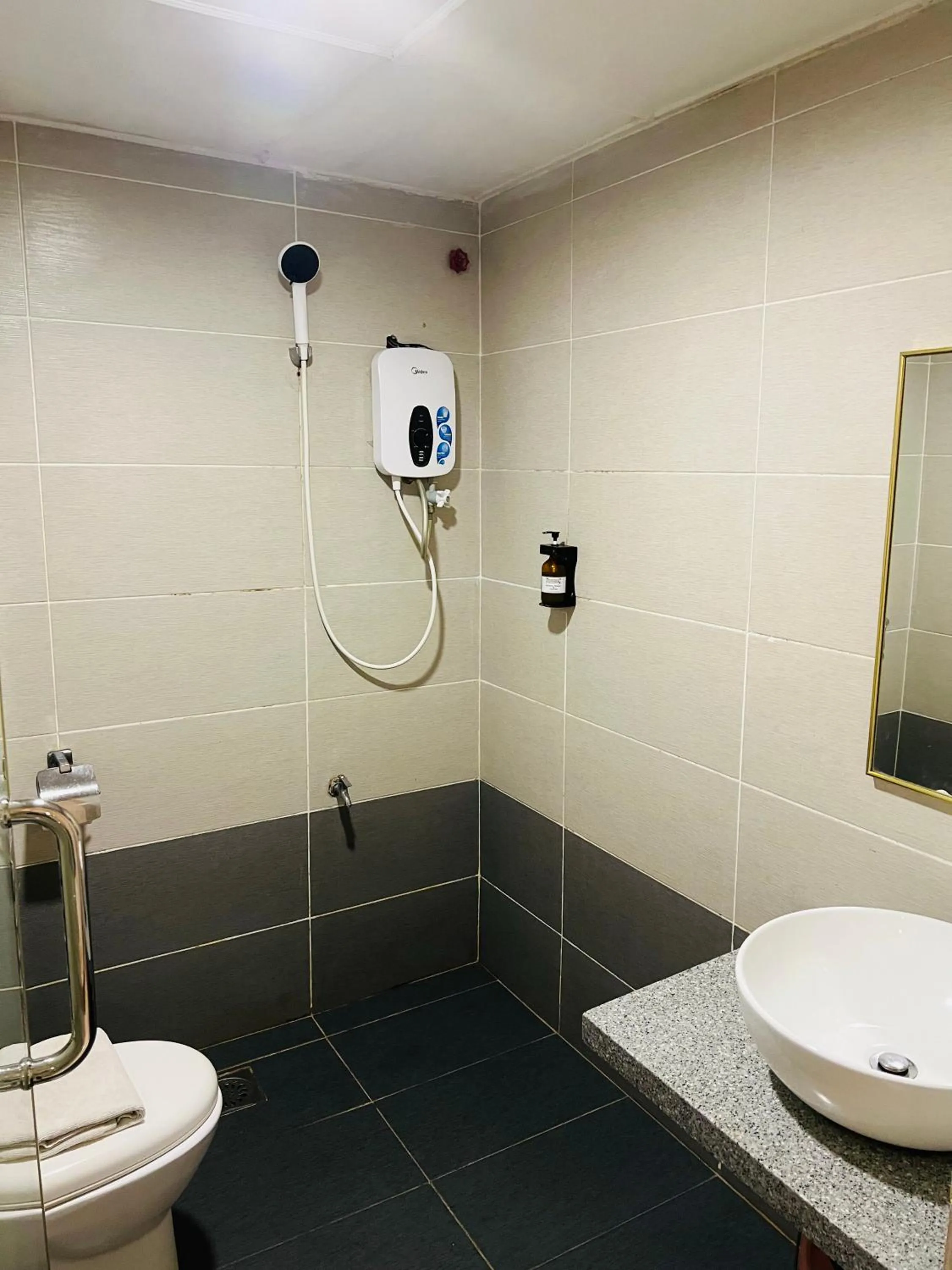 Bathroom in Promenade Service Apartment