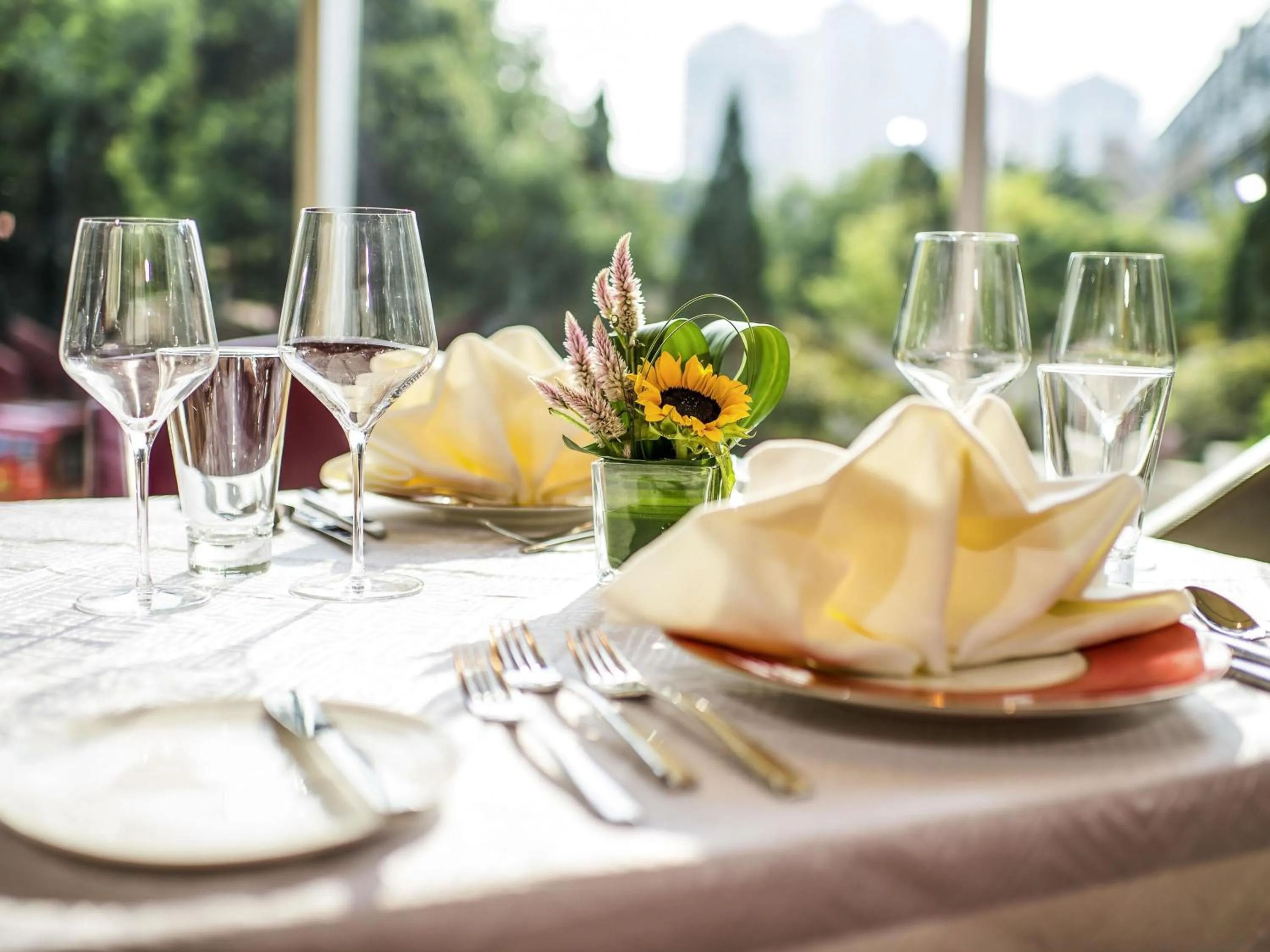 Restaurant/places to eat in Pullman Linyi Lushang