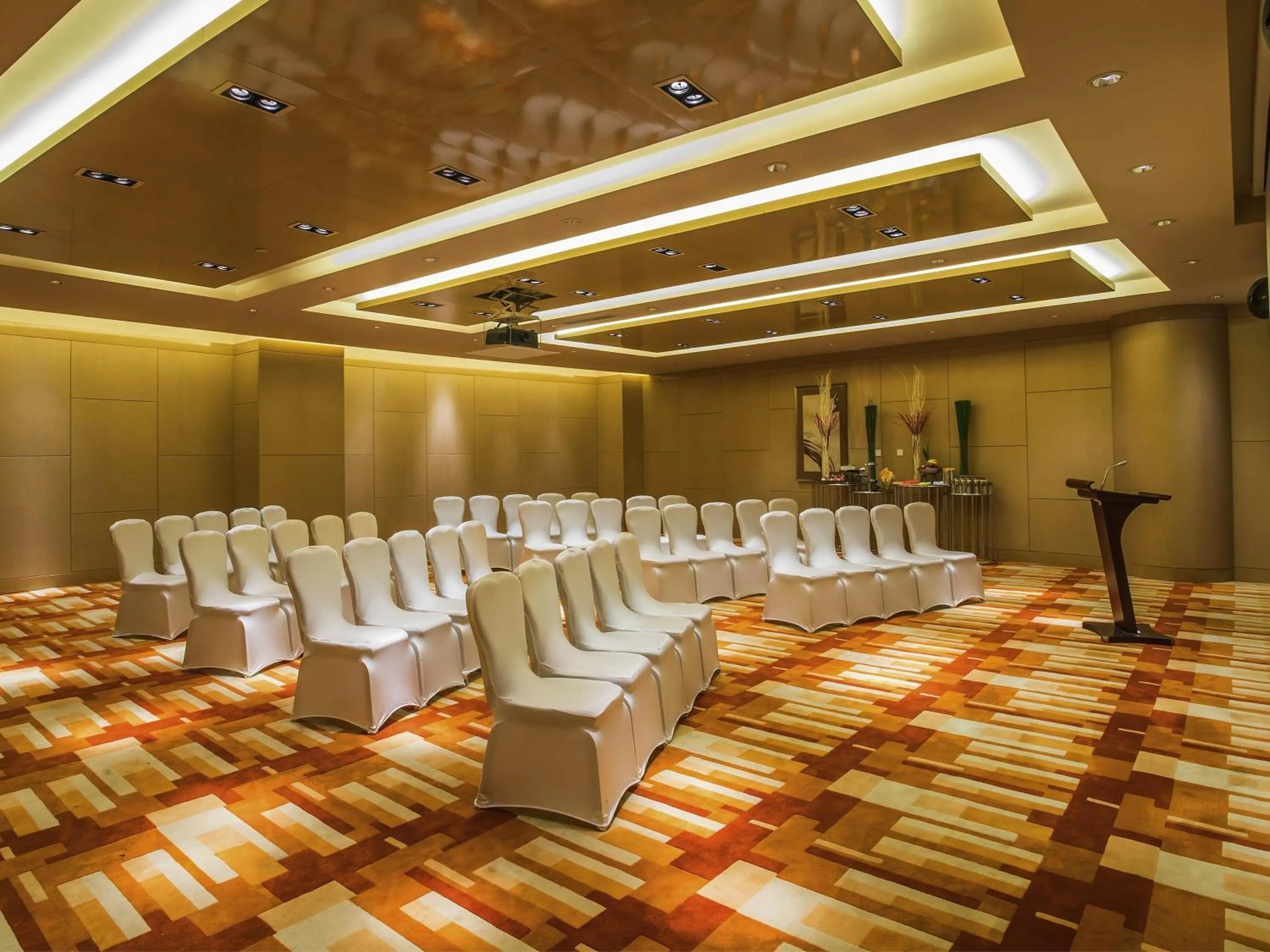 Meeting/conference room in Pullman Linyi Lushang