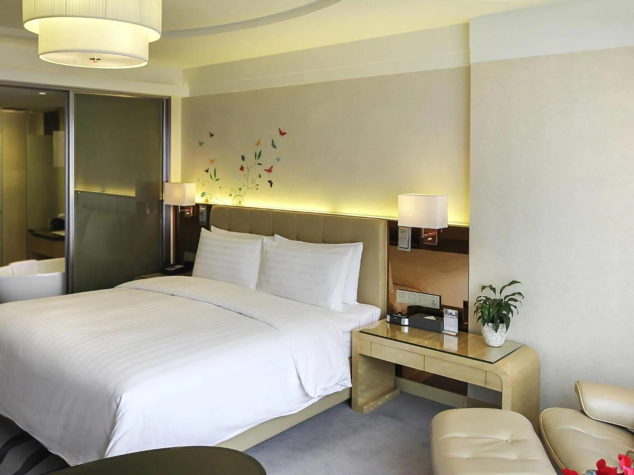 Bedroom, Bed in Pullman Linyi Lushang