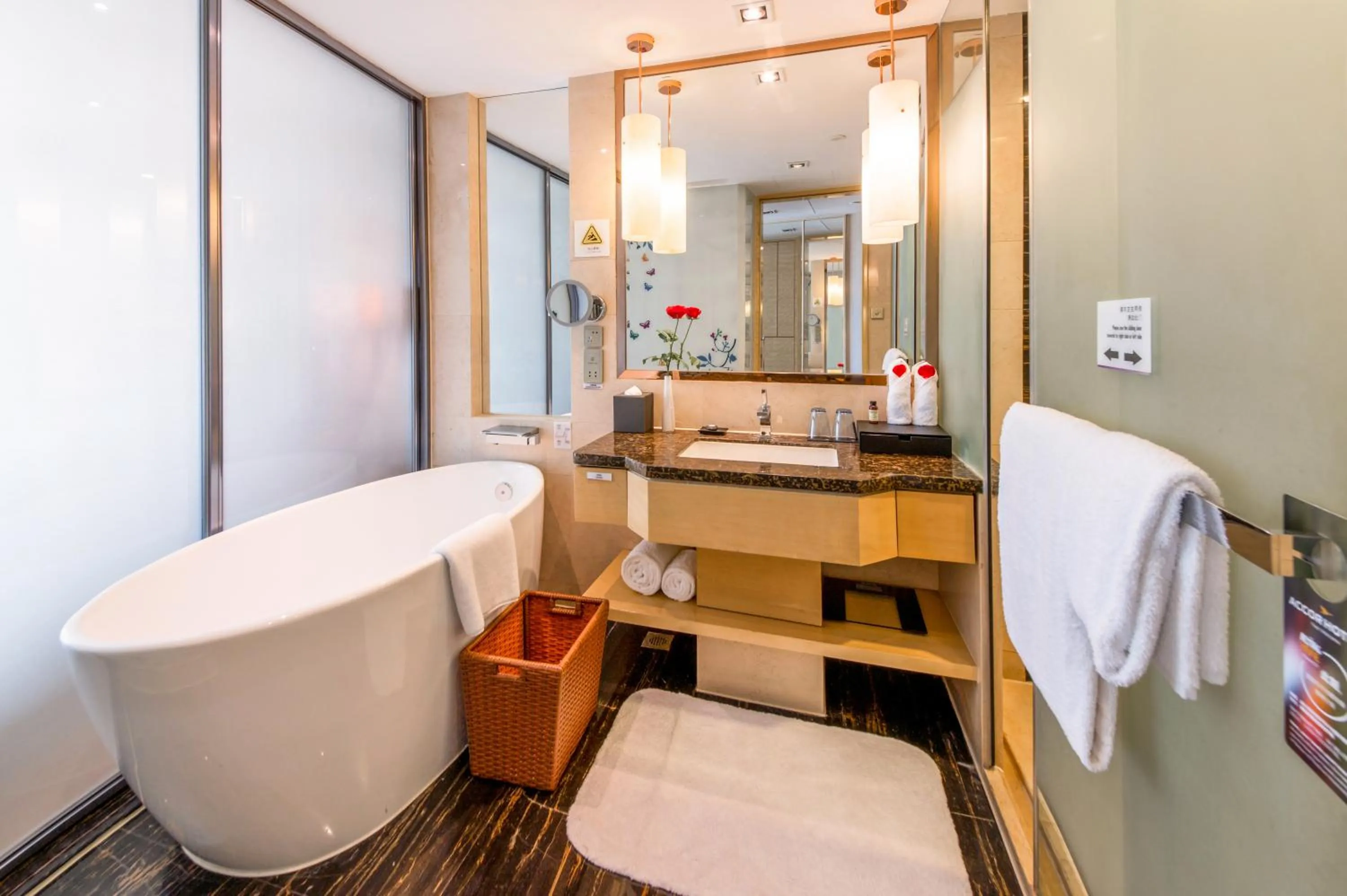 Property building in Pullman Linyi Lushang