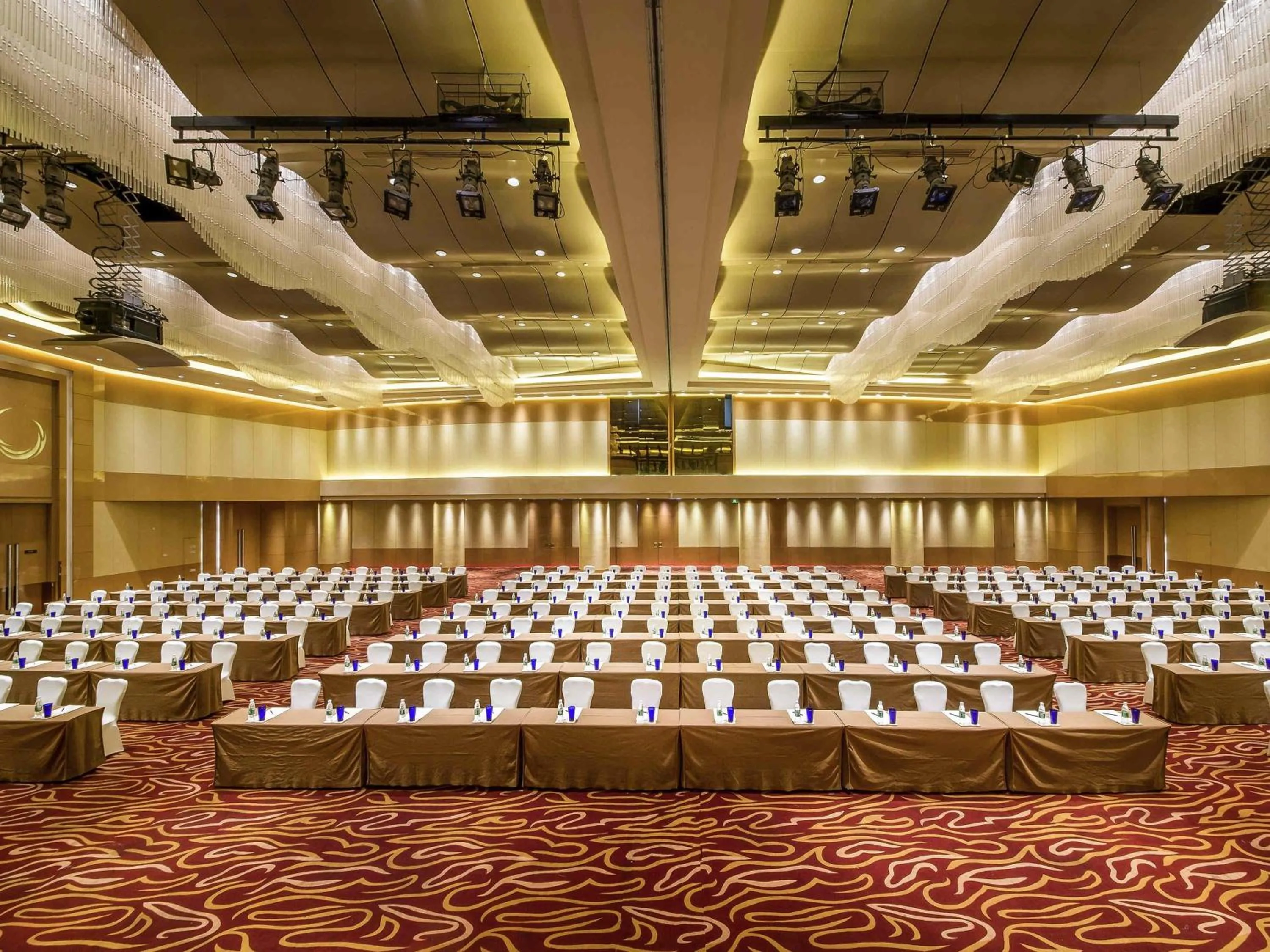 Meeting/conference room in Pullman Linyi Lushang