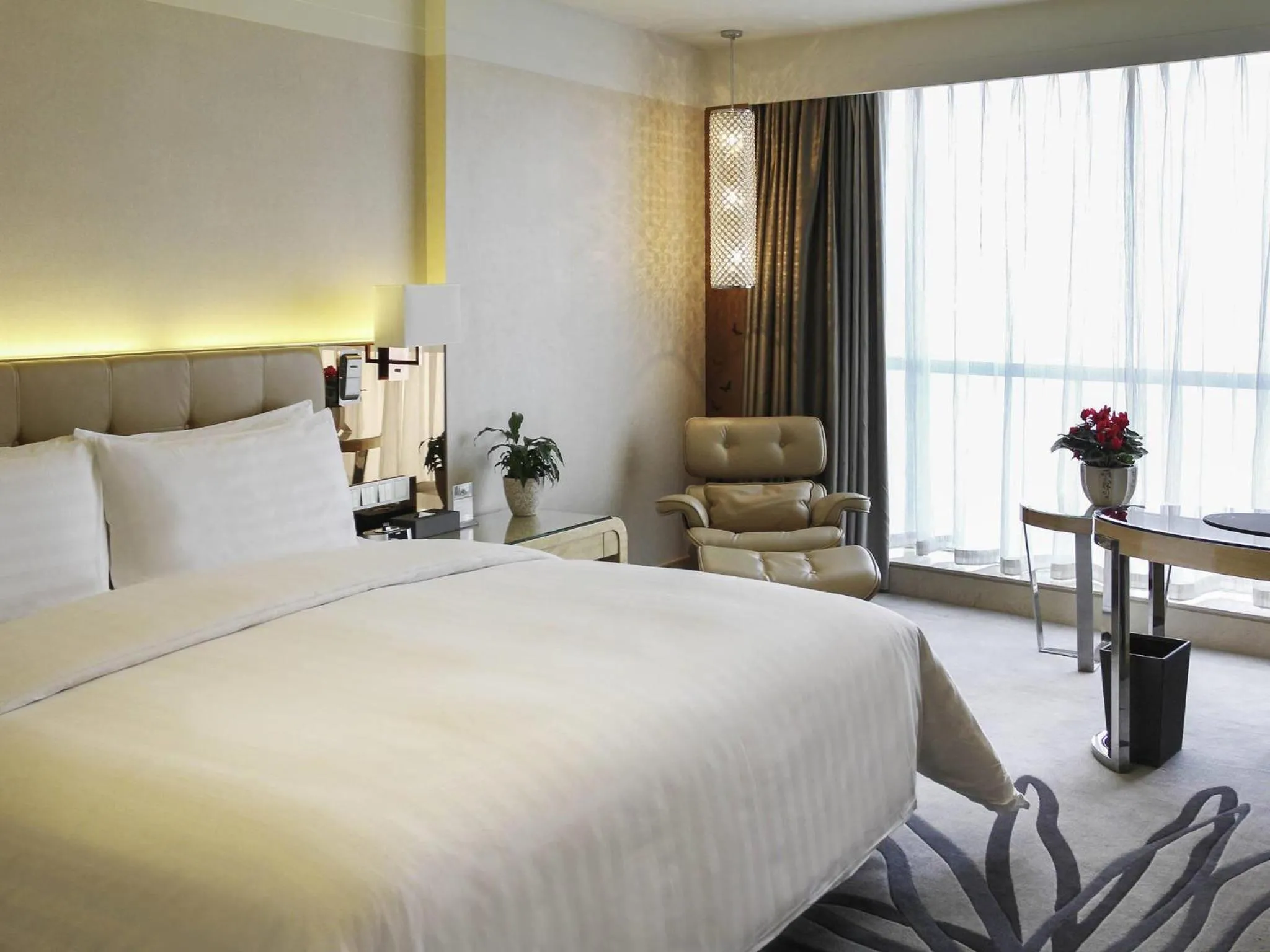 Bedroom, Bed in Pullman Linyi Lushang
