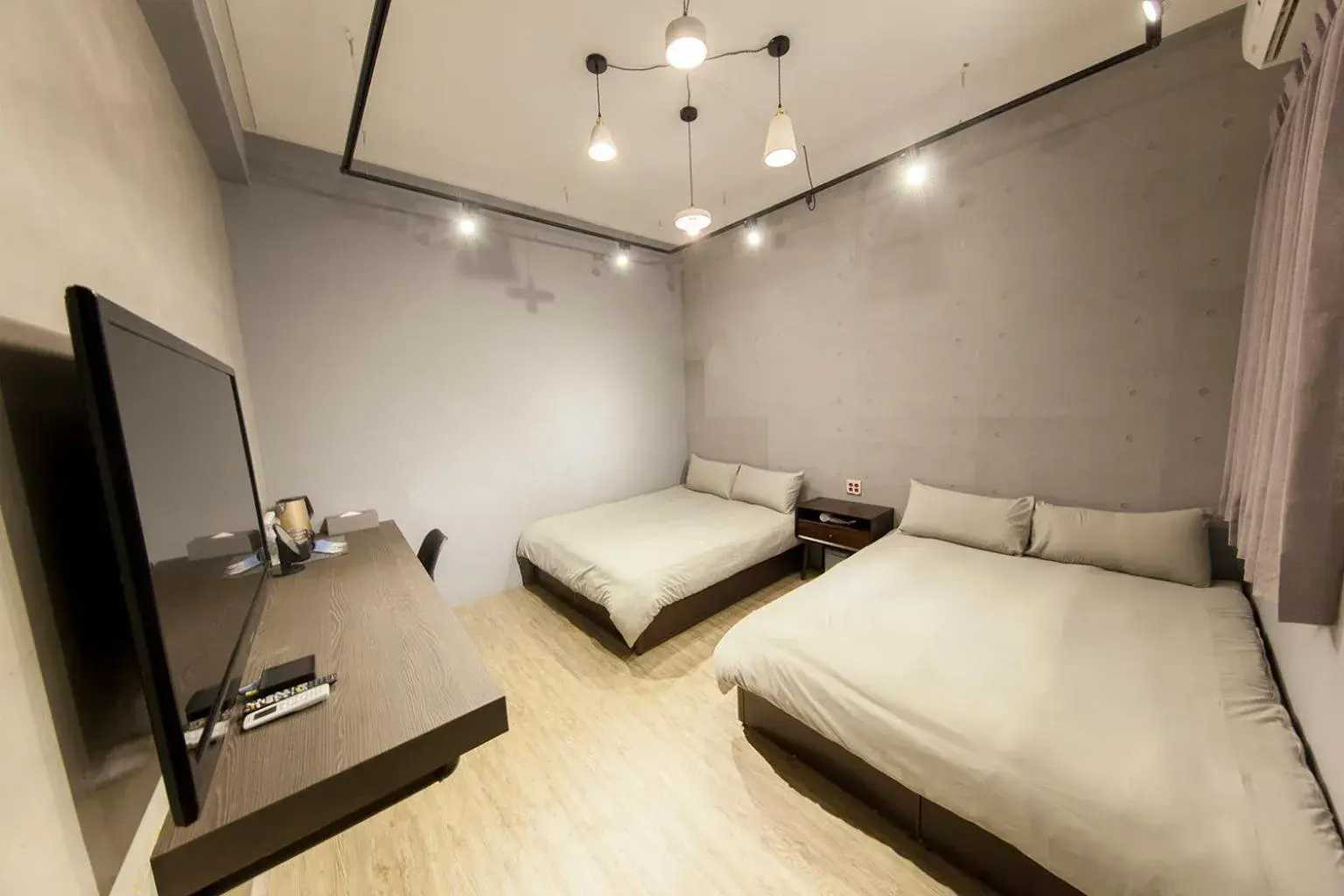 Bed in Slow Inn Bed in Slow Inn