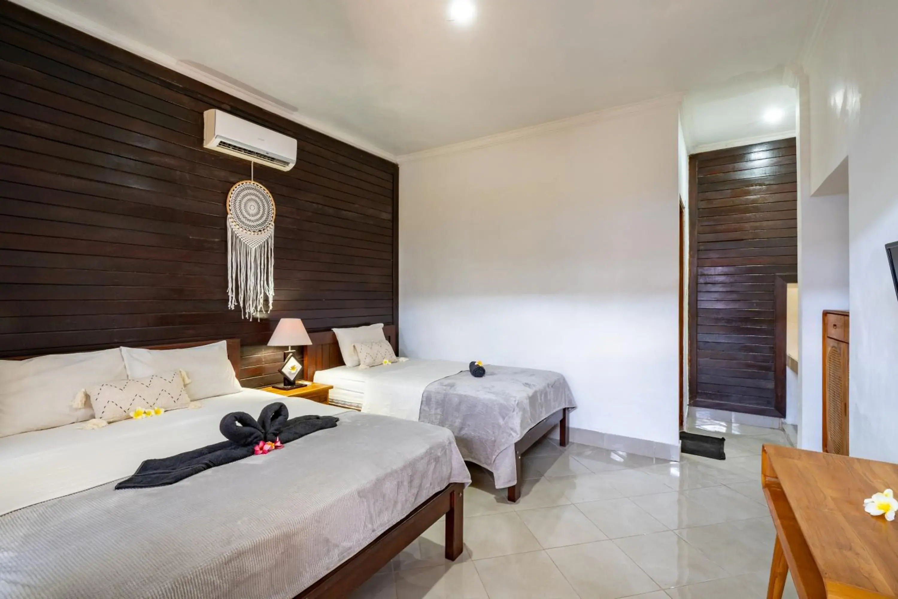 Deluxe Triple Room in Widia Homestay Nusa Lembongan Deluxe Triple Room in Widia Homestay Nusa Lembongan