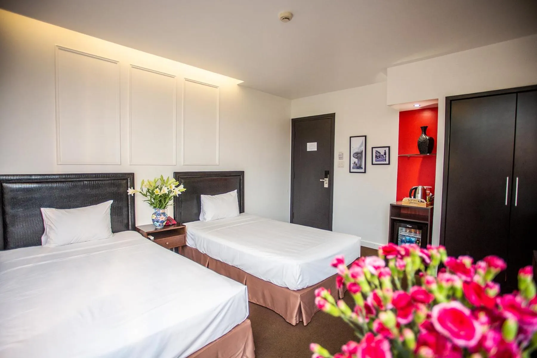 TV and multimedia, Bed in Dinh Hotel