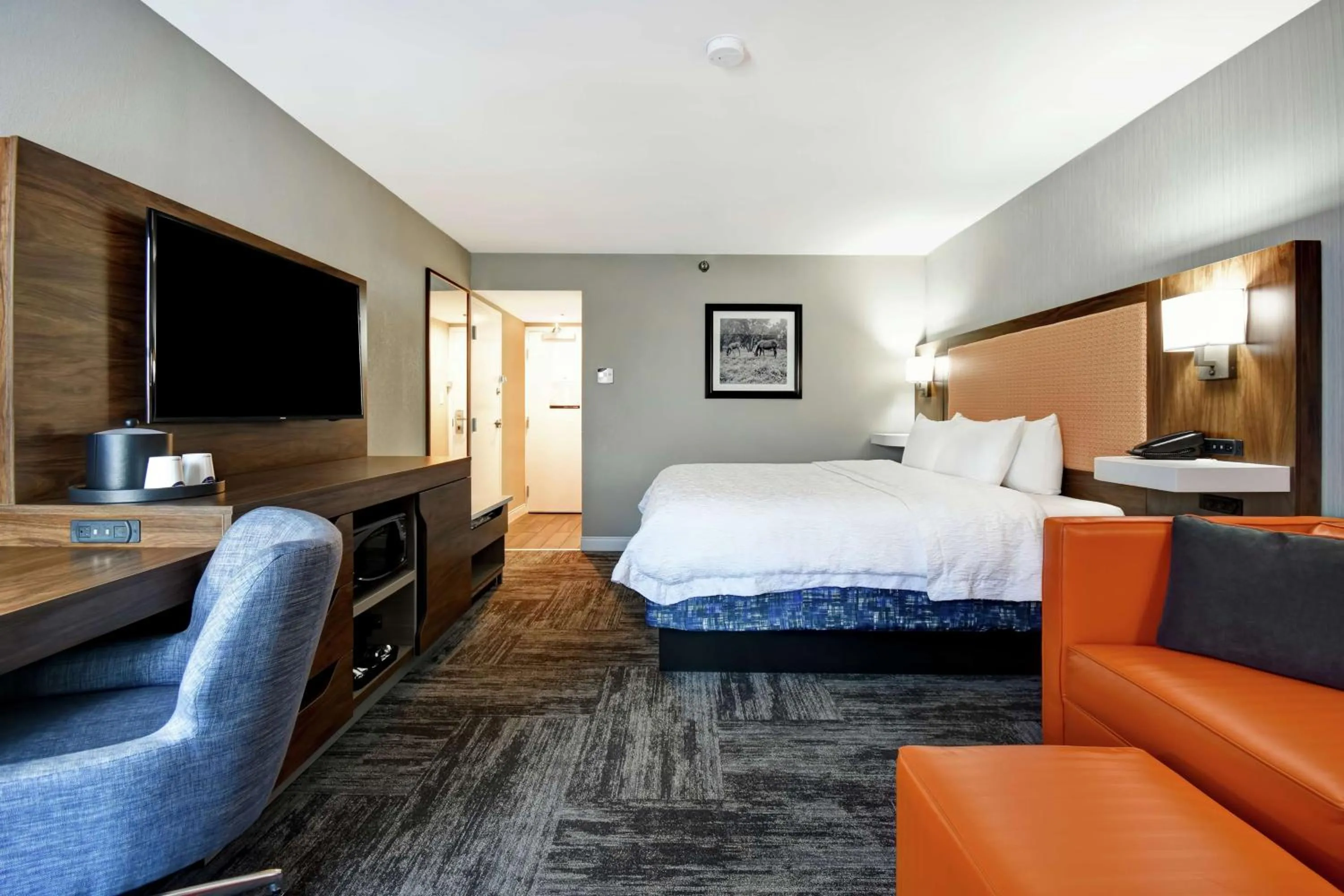 Bedroom, Bed in Hampton Inn Lexington I-75