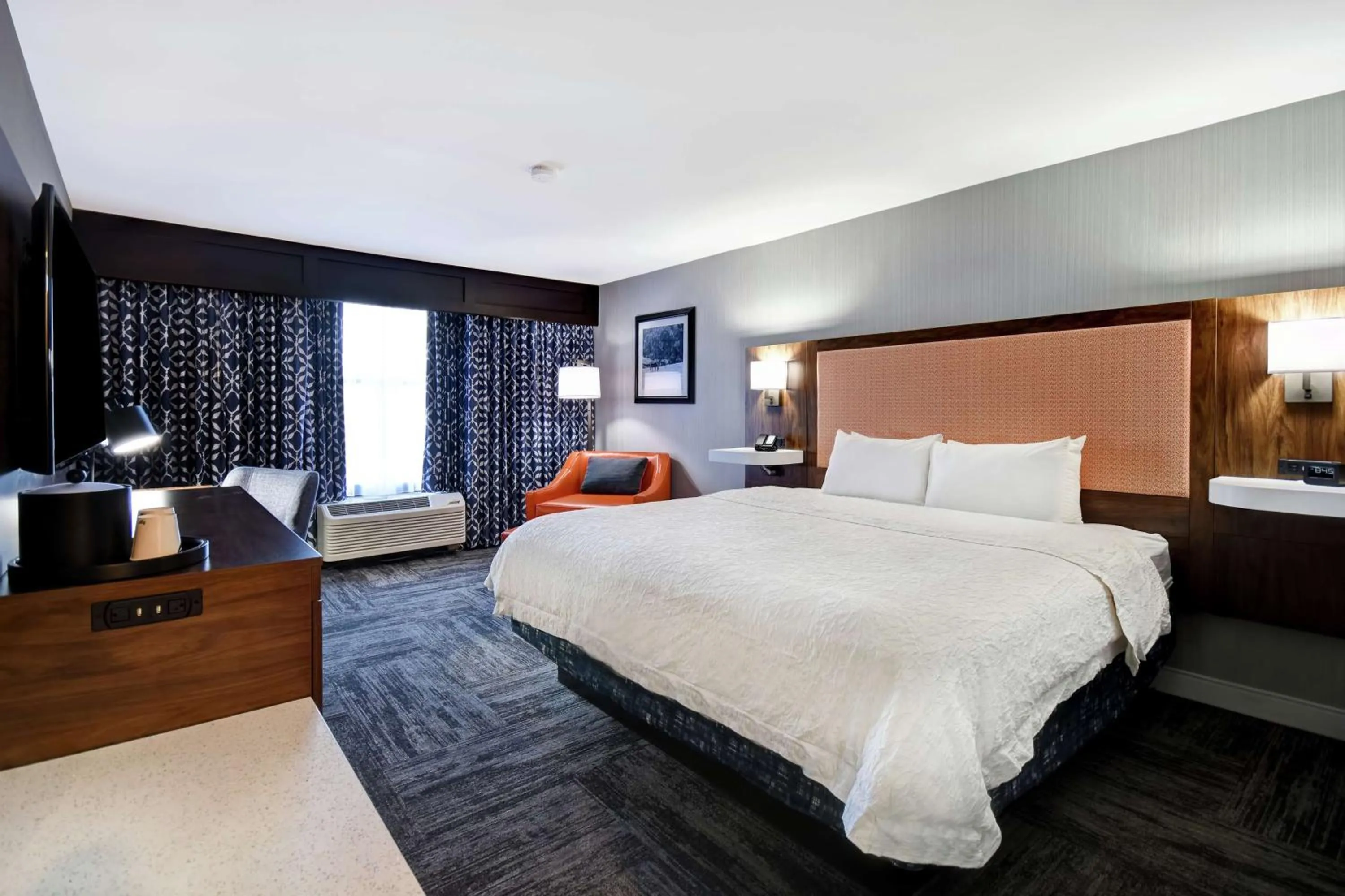 Bedroom, Bed in Hampton Inn Lexington I-75