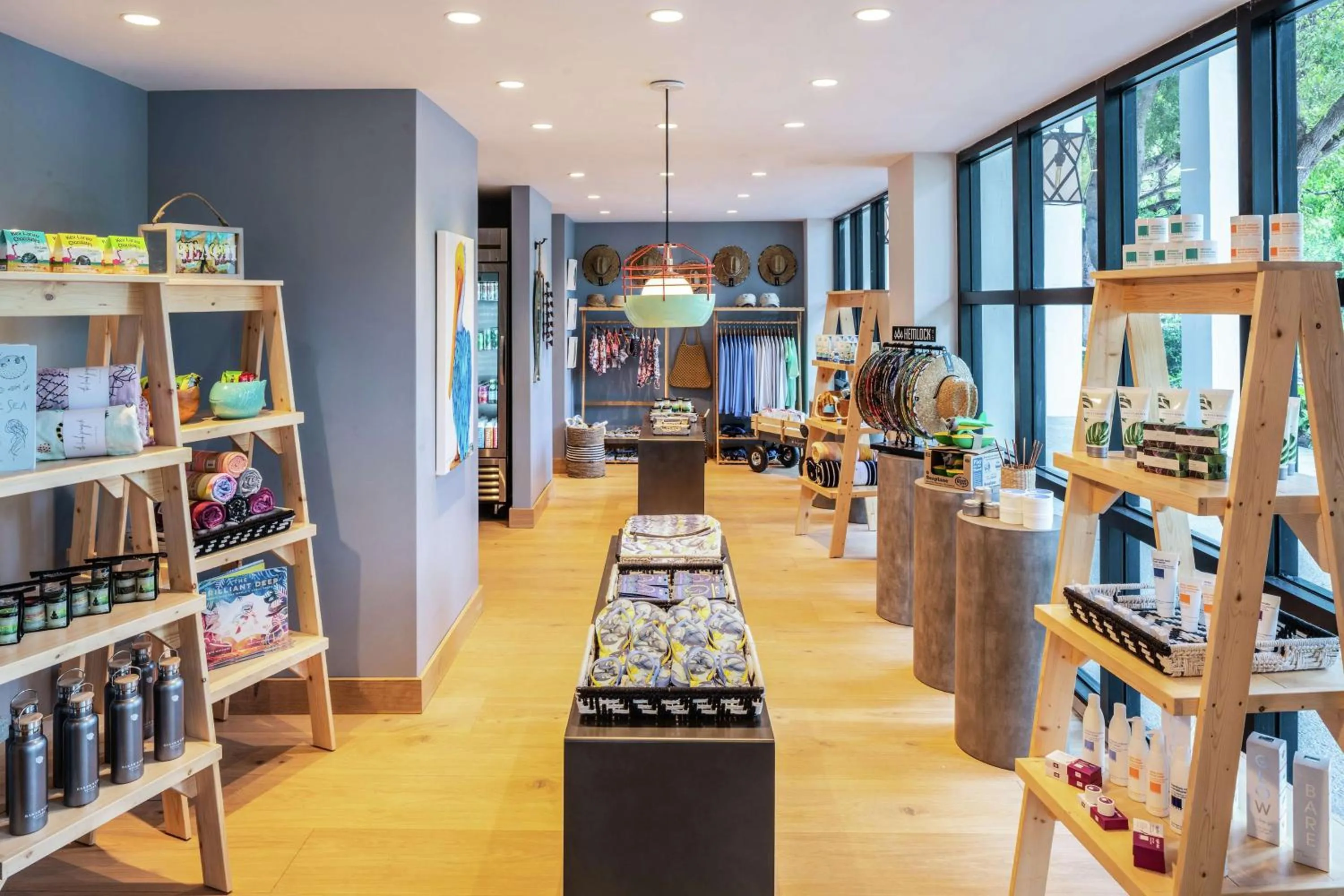 On-site shops in Baker's Cay Resort Key Largo, Curio Collection By Hilton