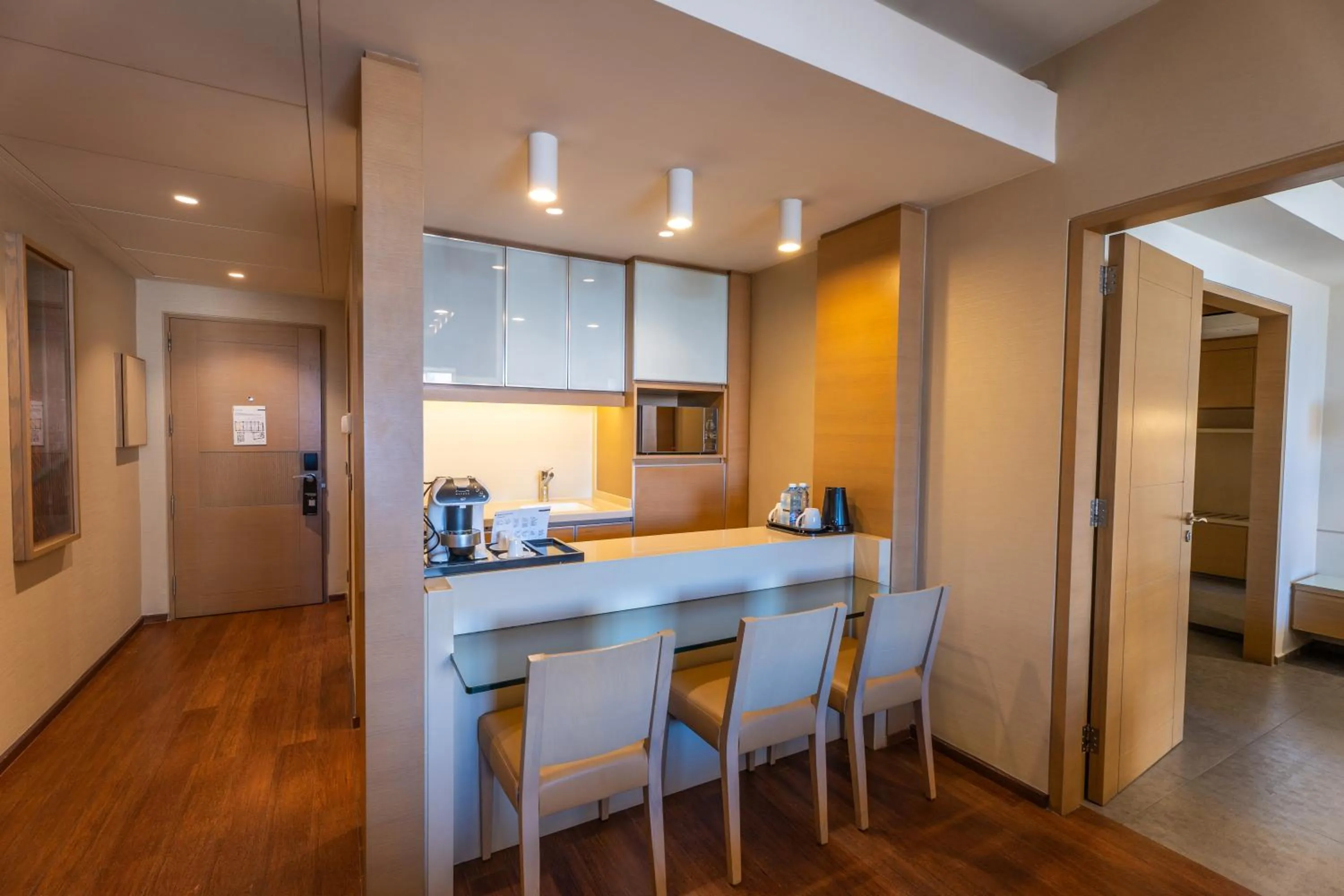 Coffee/tea facilities in Saifi Suites Hotel