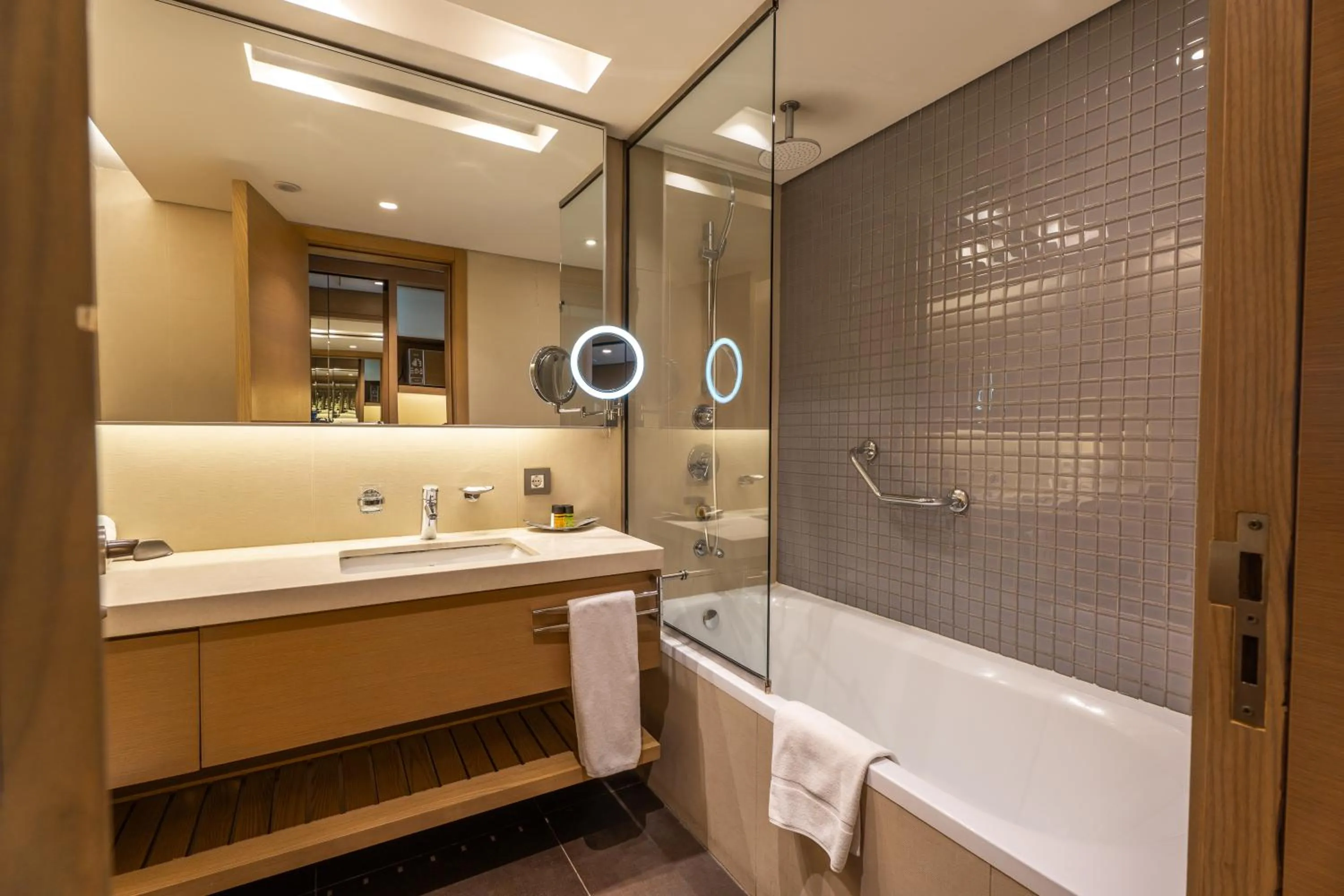 Shower in Saifi Suites Hotel