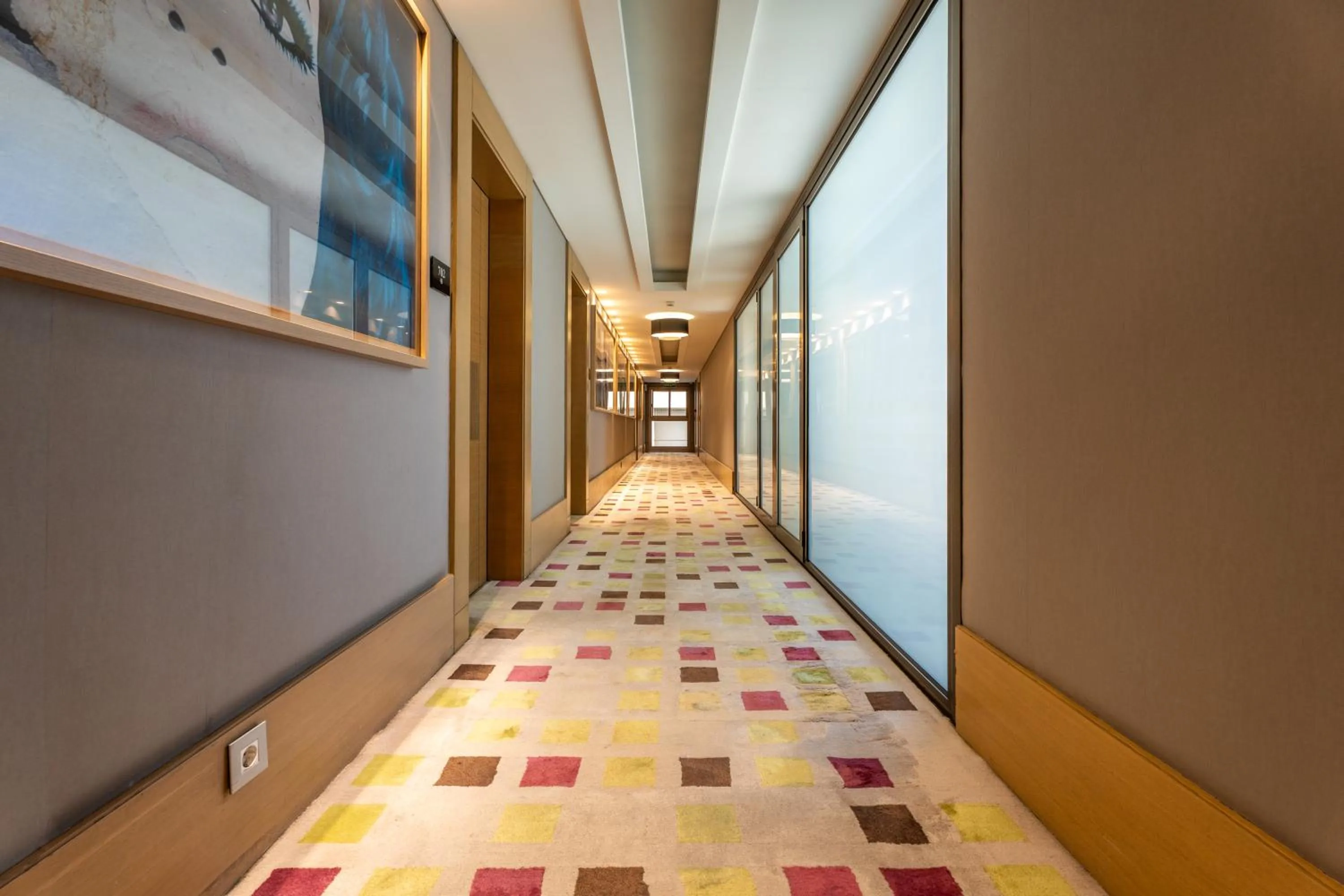 Autumn, Bed in Saifi Suites Hotel