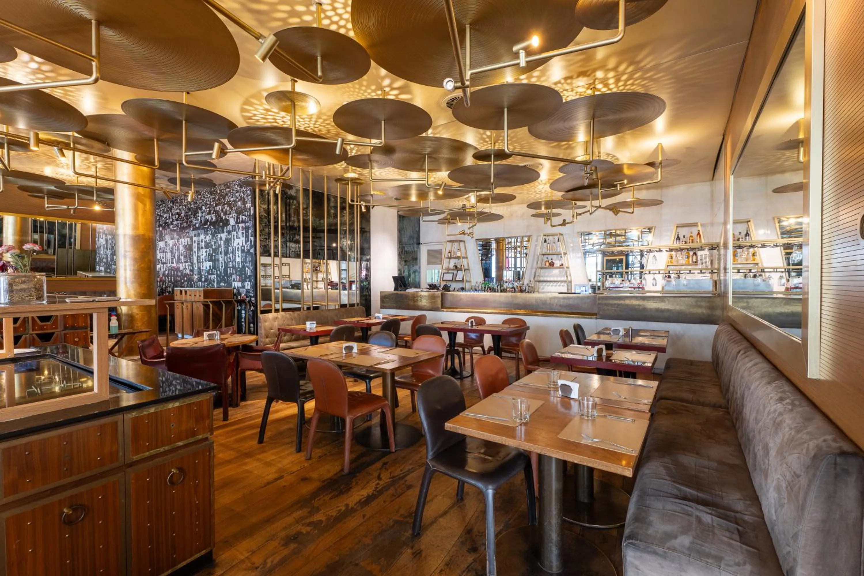 Restaurant/places to eat in Saifi Suites Hotel