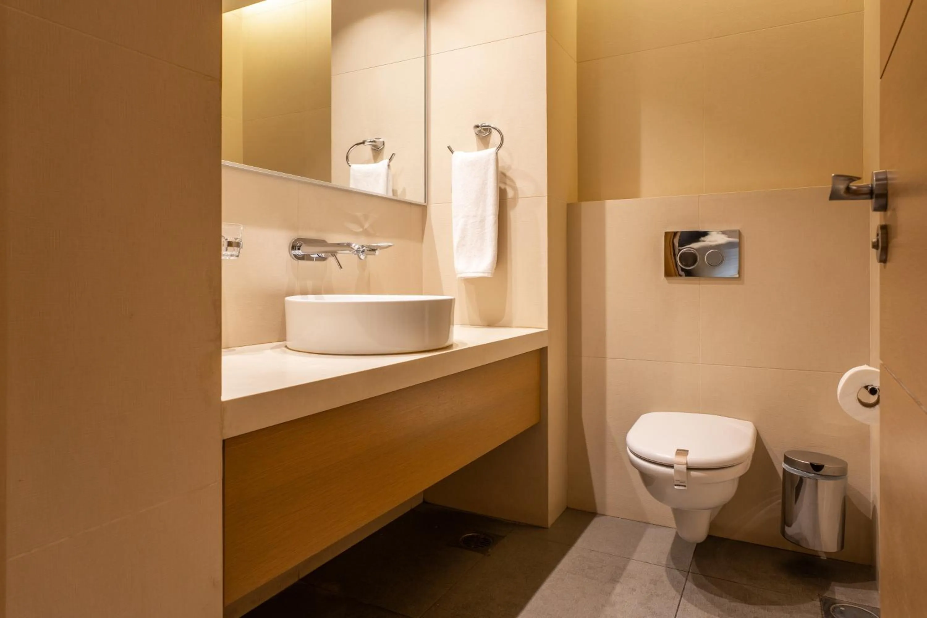 Toilet in Saifi Suites Hotel