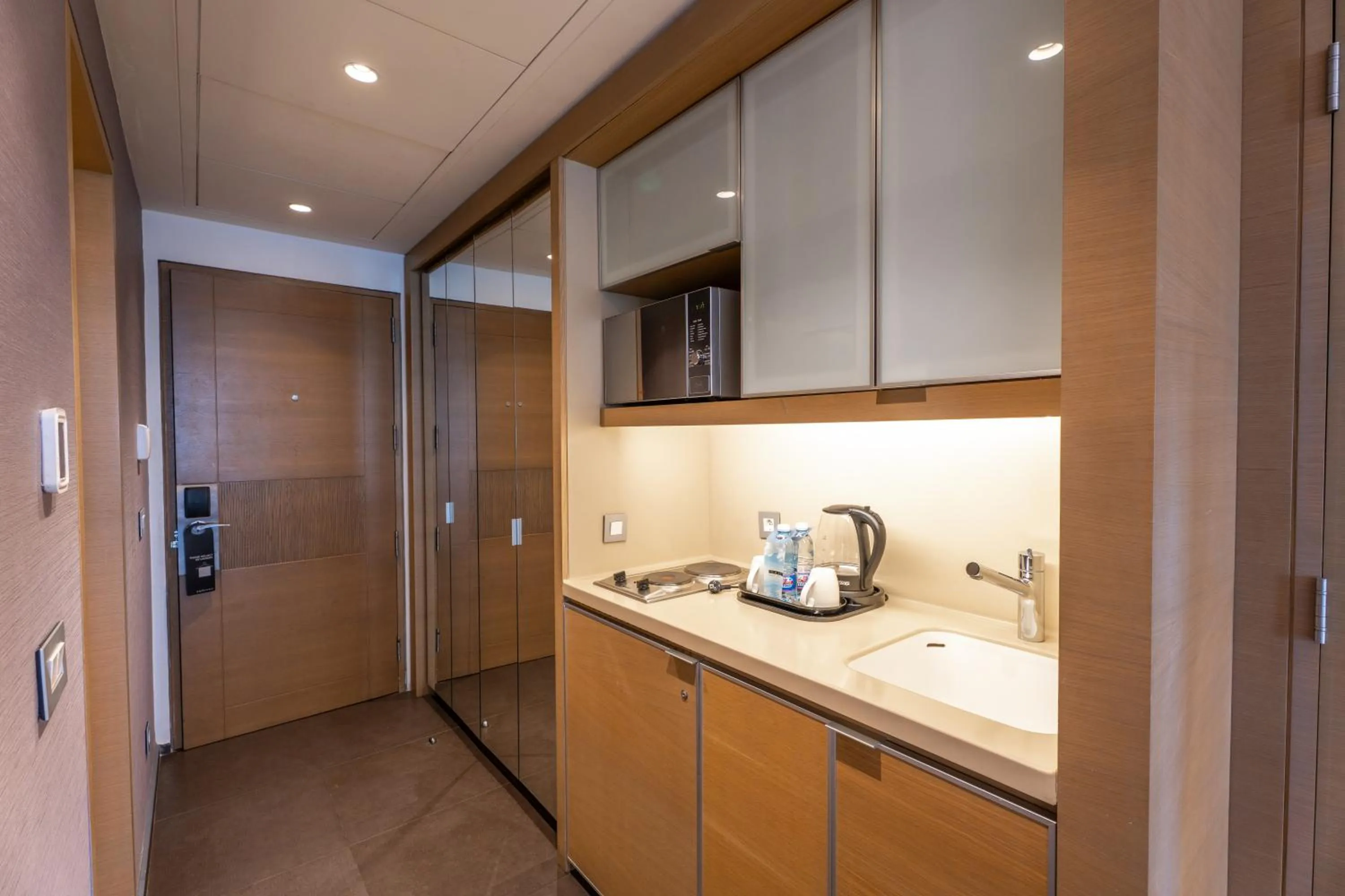 Coffee/tea facilities in Saifi Suites Hotel