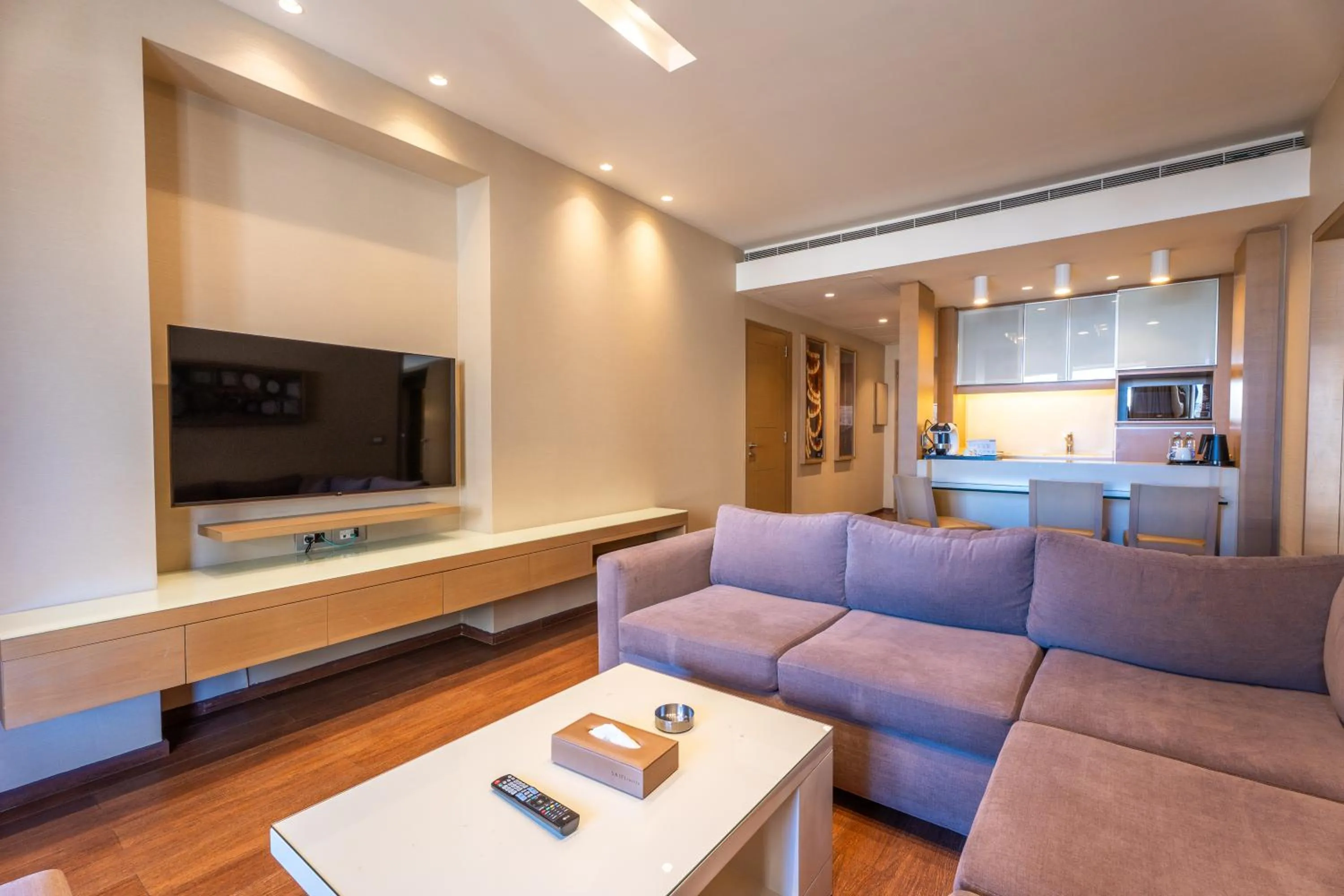 TV and multimedia in Saifi Suites Hotel