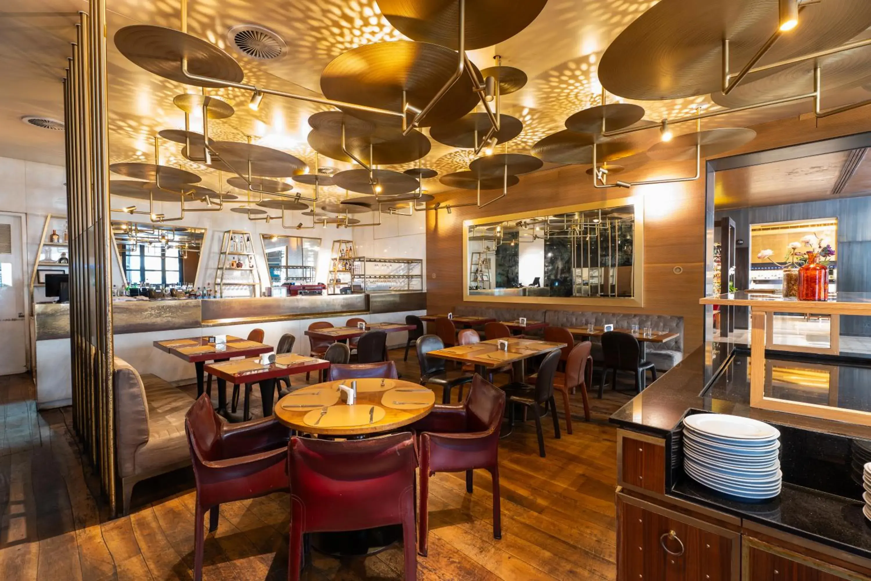 Restaurant/places to eat in Saifi Suites Hotel Restaurant/places to eat in Saifi Suites Hotel