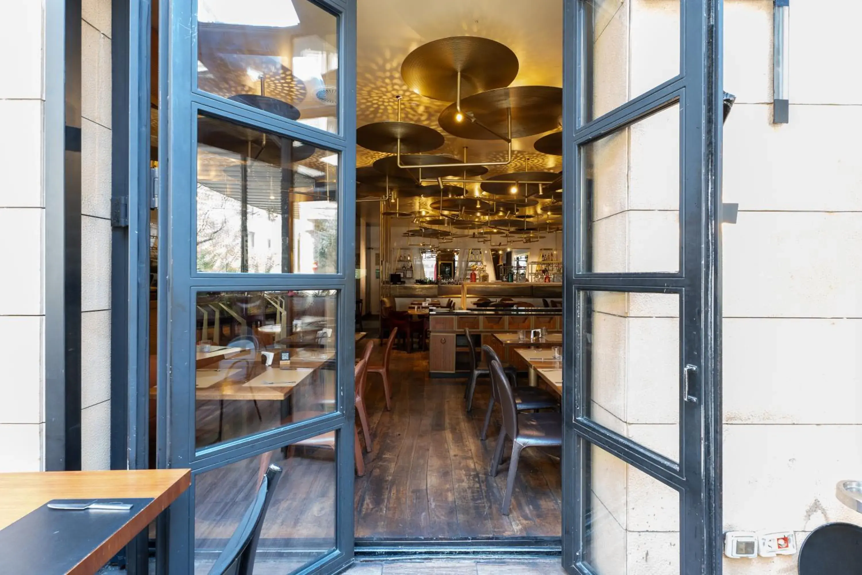 Restaurant/places to eat in Saifi Suites Hotel Restaurant/places to eat in Saifi Suites Hotel