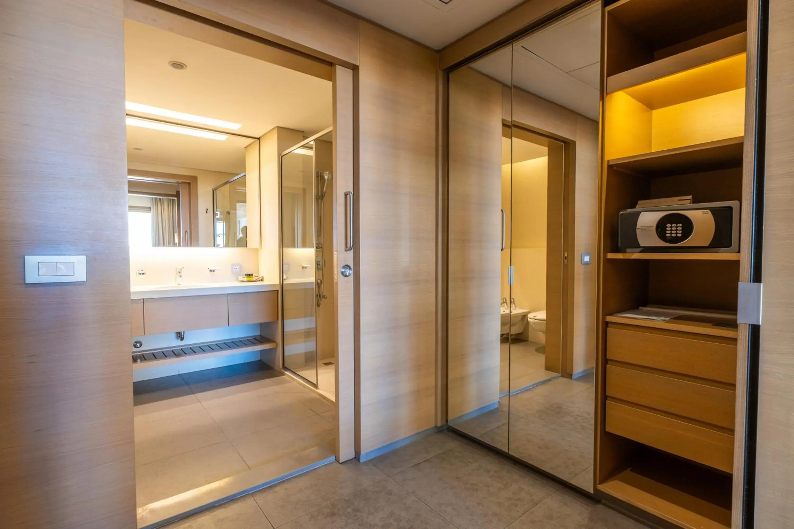 Shower, Bed in Saifi Suites Hotel Shower, Bed in Saifi Suites Hotel