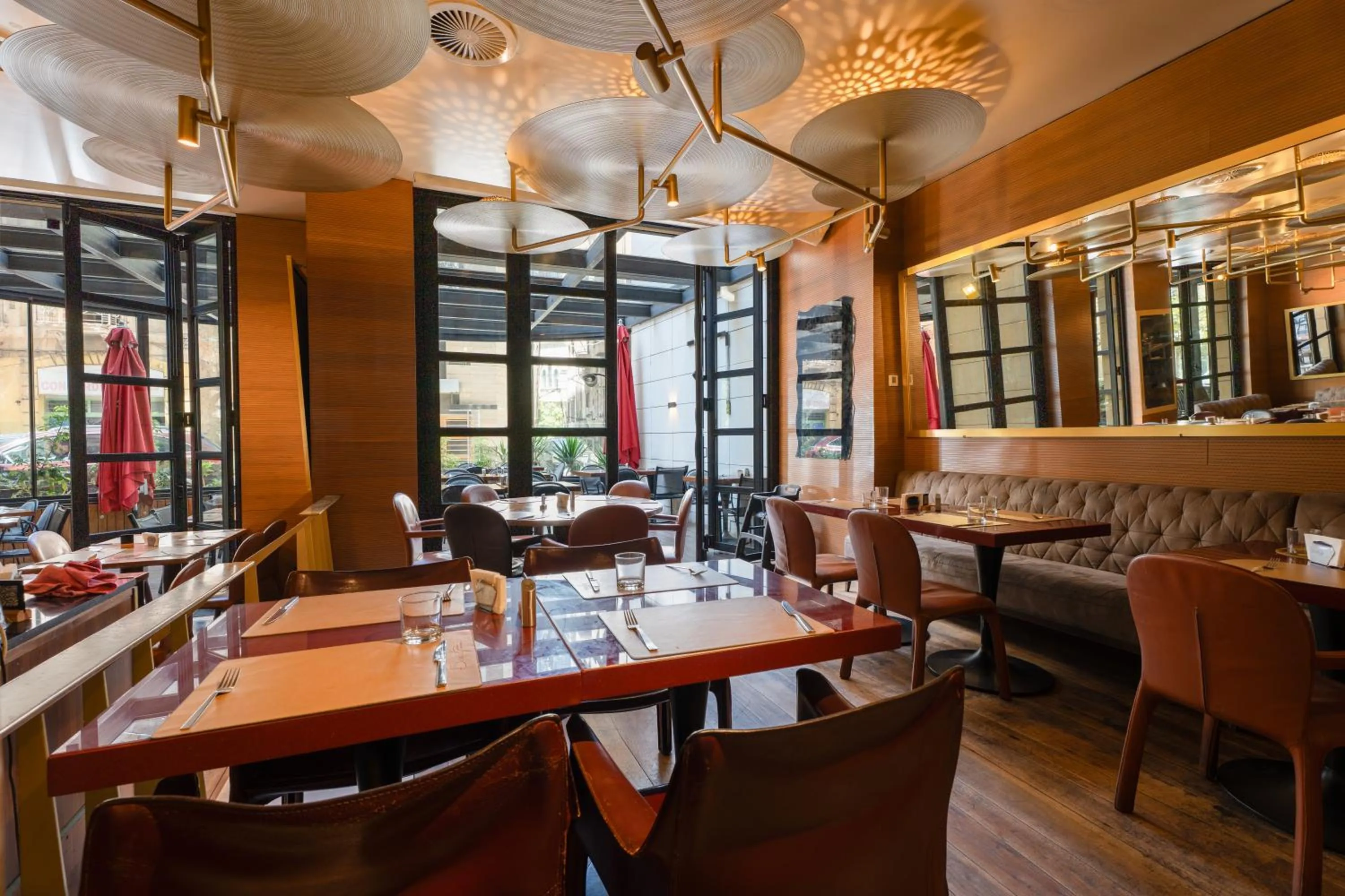 Restaurant/places to eat in Saifi Suites Hotel