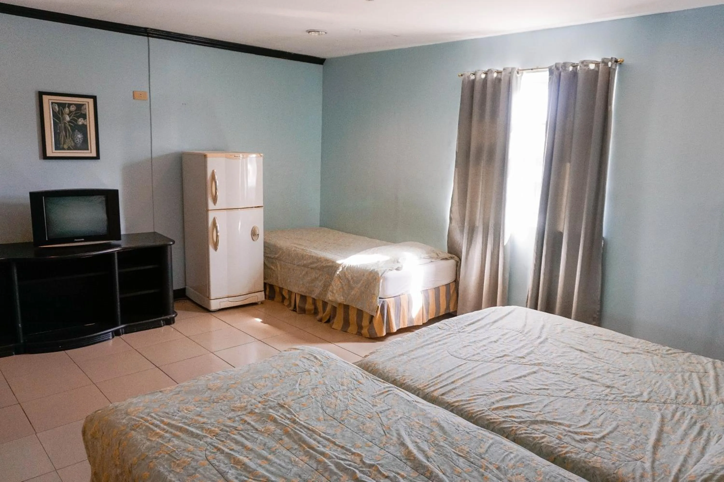 Photo of the whole room, Bed in Crowne Garden Hotel