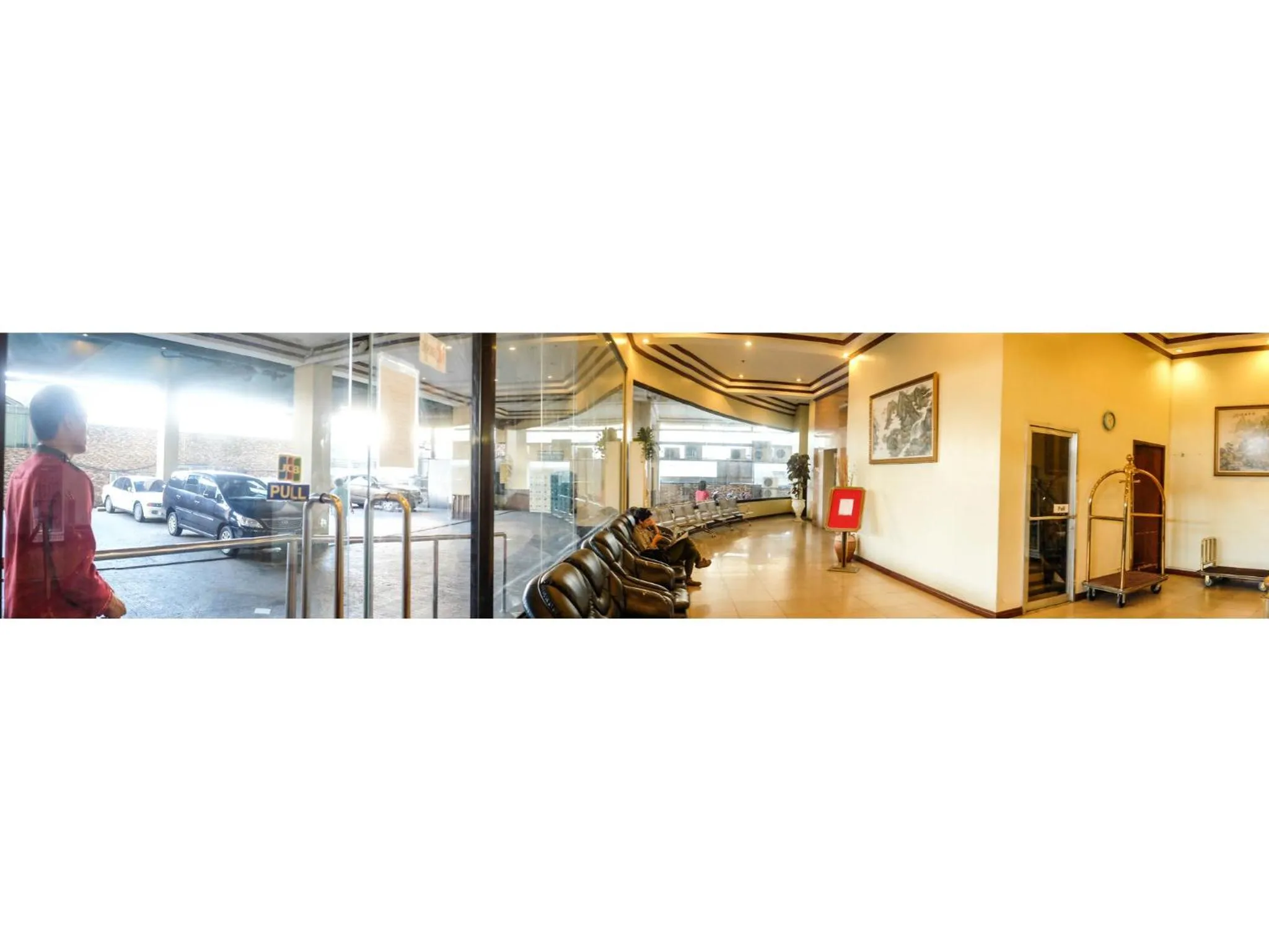 Lobby or reception in Crowne Garden Hotel