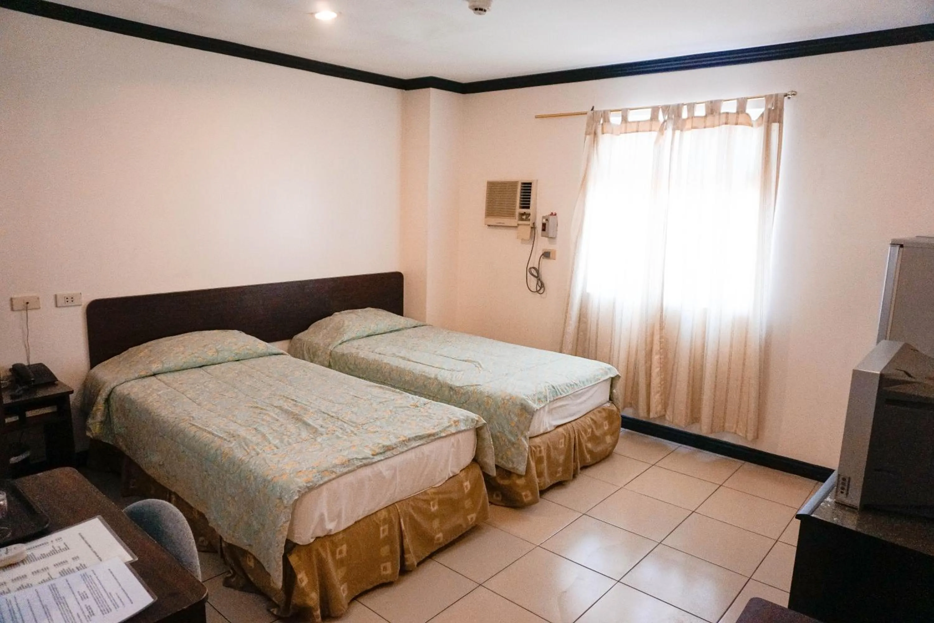 Photo of the whole room, Bed in Crowne Garden Hotel