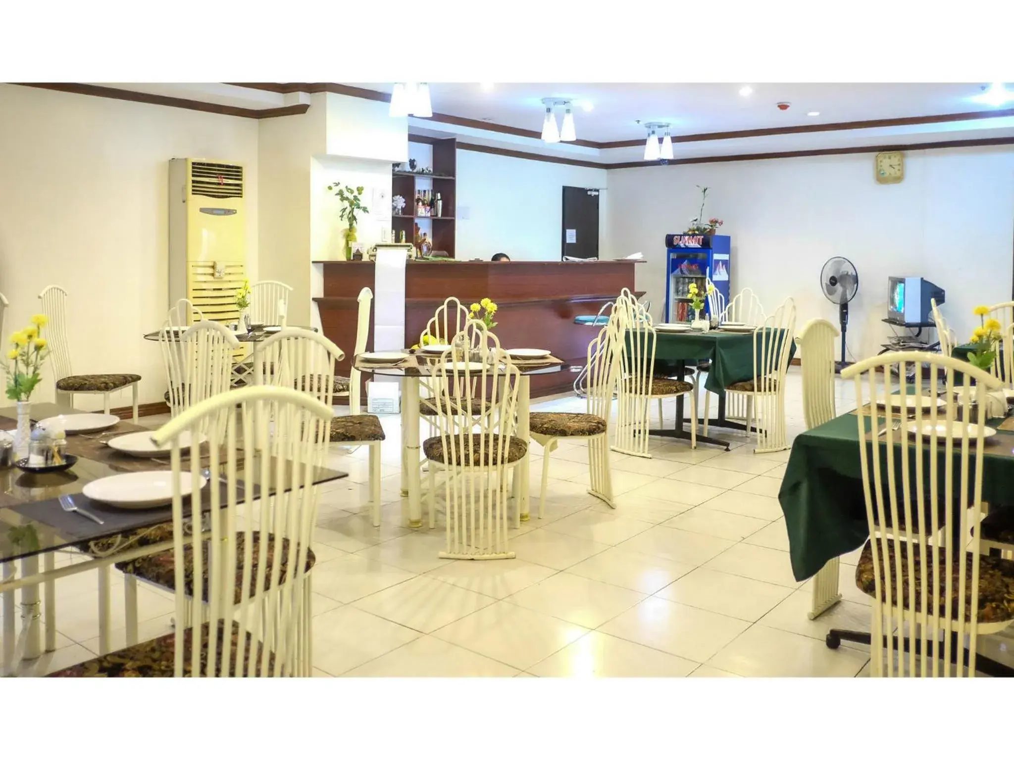 Restaurant/places to eat in Crowne Garden Hotel Restaurant/places to eat in Crowne Garden Hotel