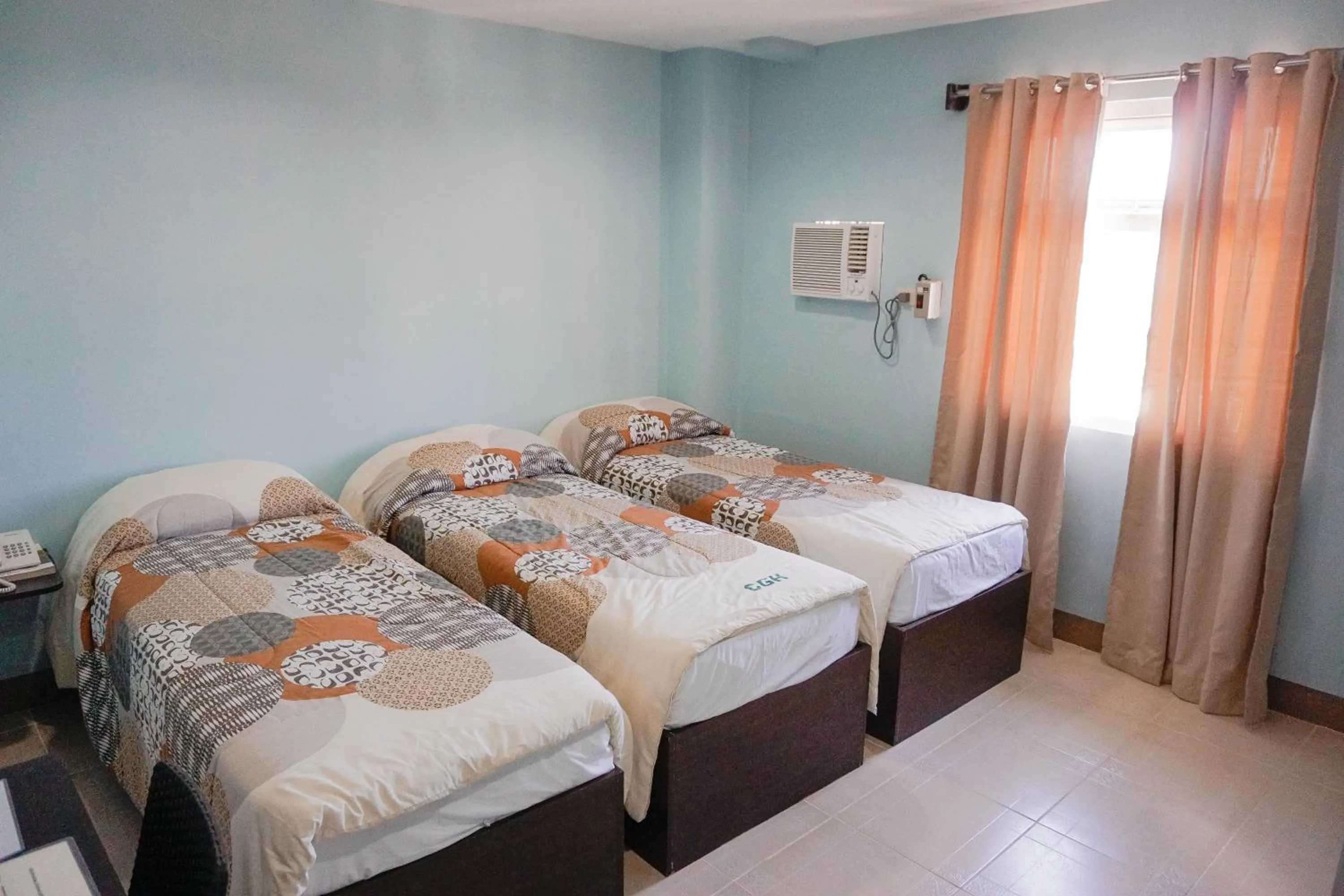 Photo of the whole room, Bed in Crowne Garden Hotel