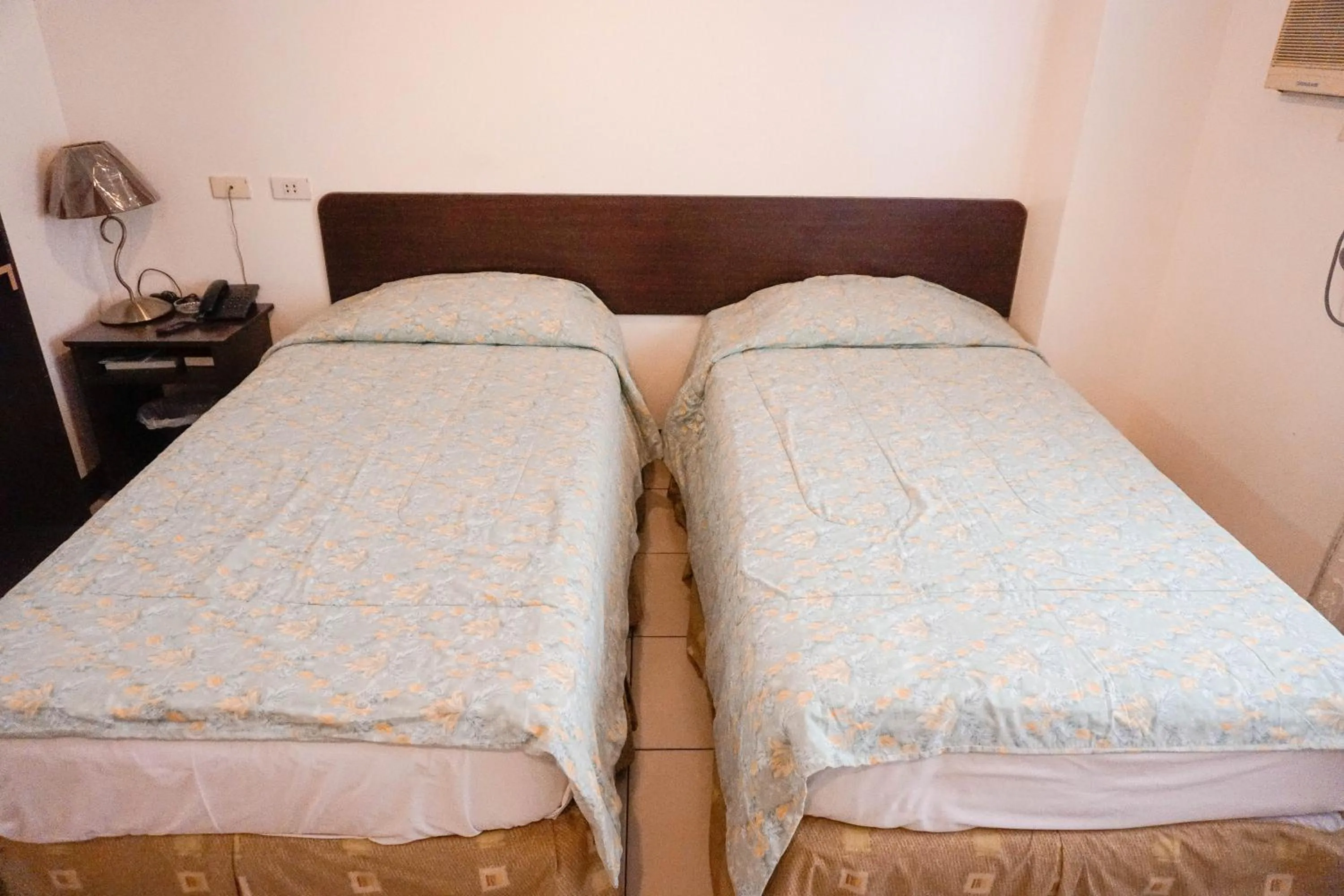 Bedroom, Bed in Crowne Garden Hotel