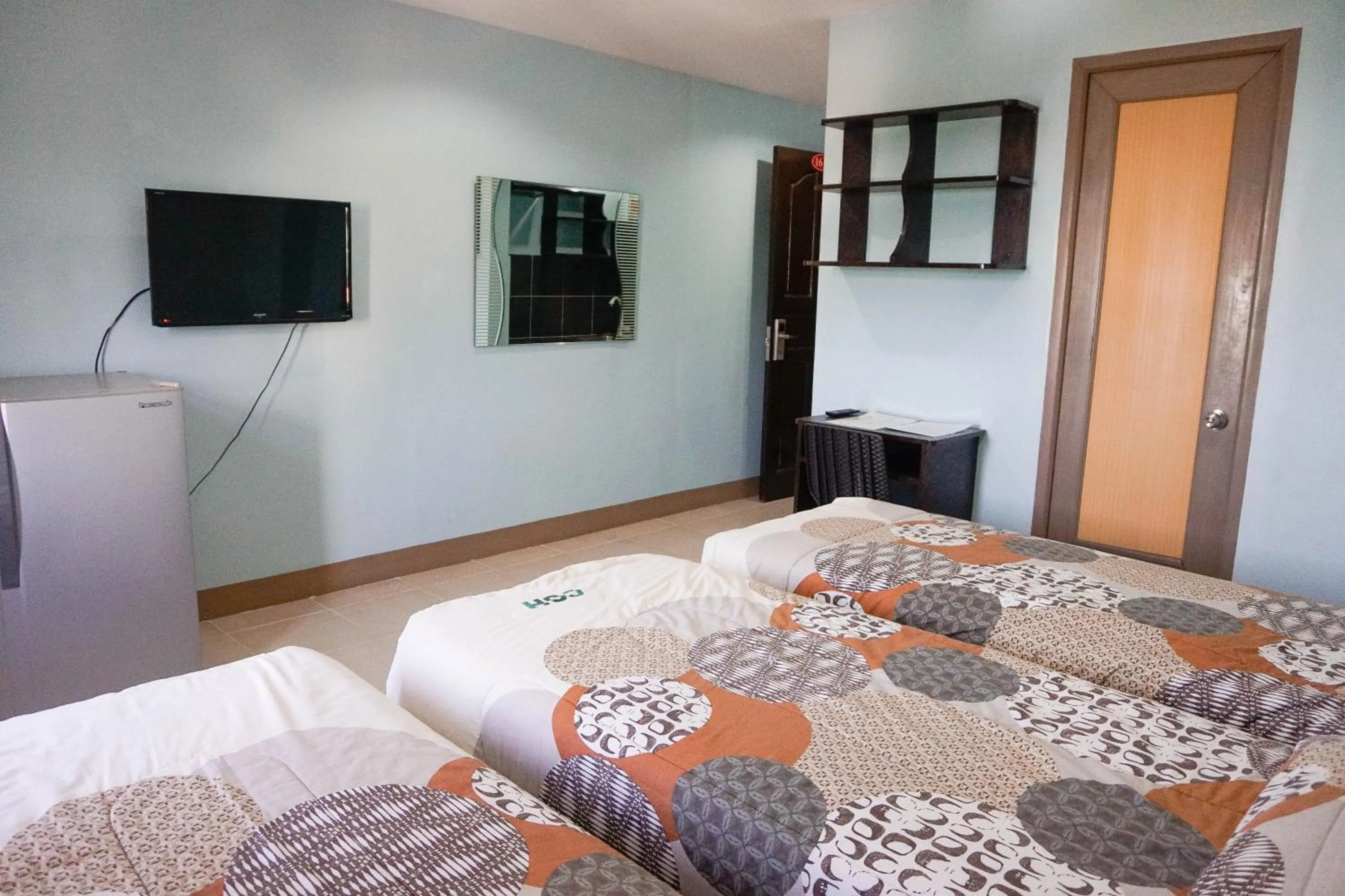 Photo of the whole room, Bed in Crowne Garden Hotel