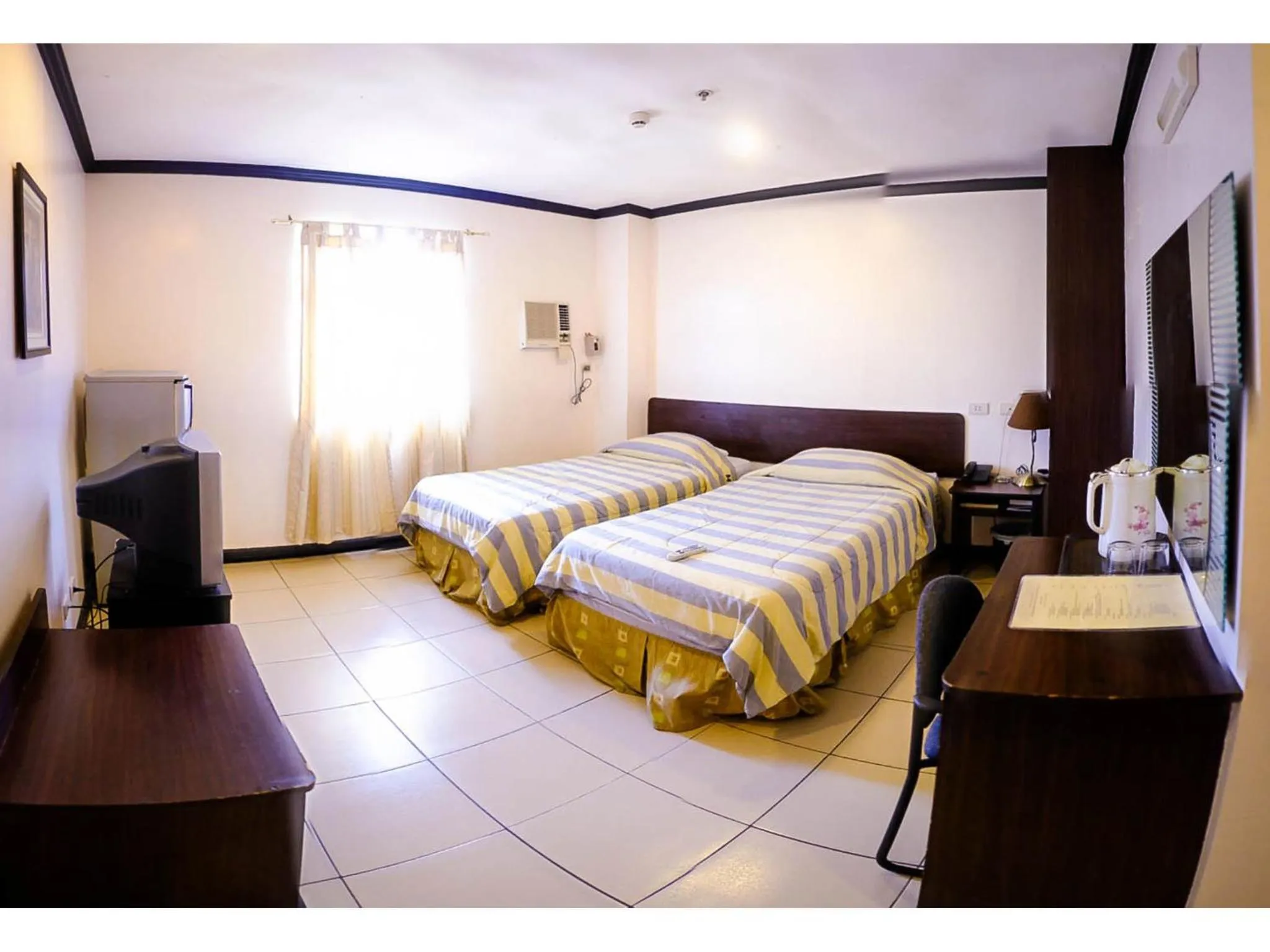 Photo of the whole room, Bed in Crowne Garden Hotel