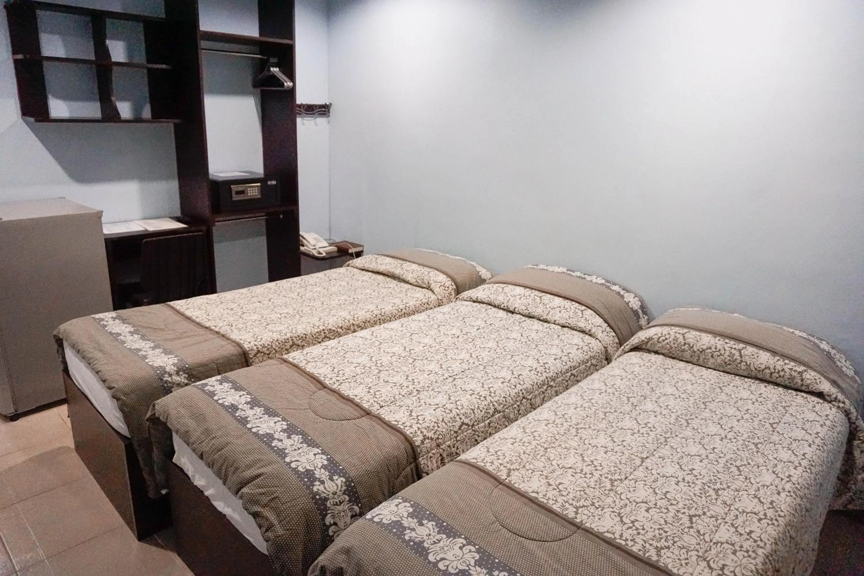 Photo of the whole room, Bed in Crowne Garden Hotel