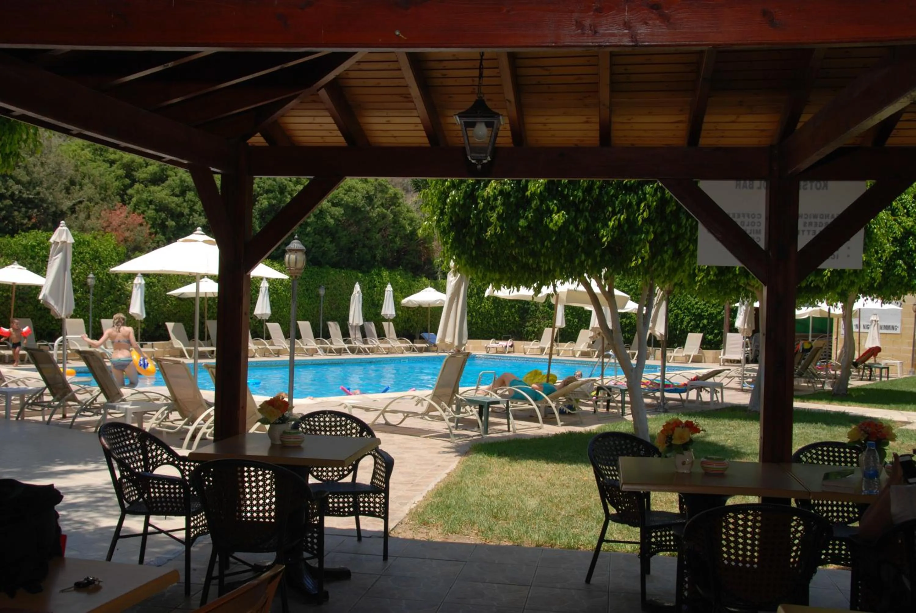 Restaurant/places to eat in Kotzias Beach Apartments