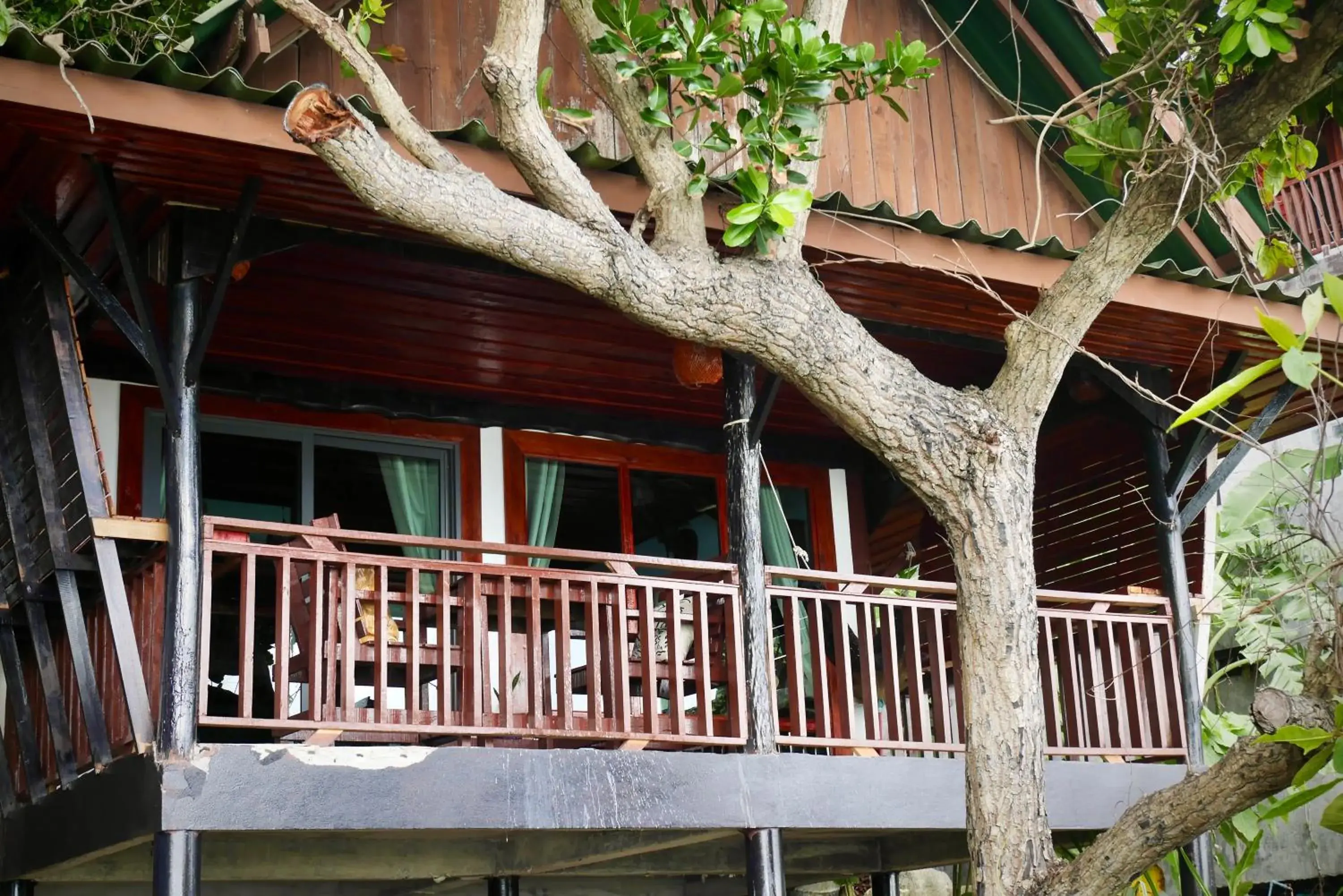 DELUXE AIR CON BUNGALOW ON THE ROCKS #38 in Mai Pen Rai Bungalows DELUXE AIR CON BUNGALOW ON THE ROCKS #38 in Mai Pen Rai Bungalows