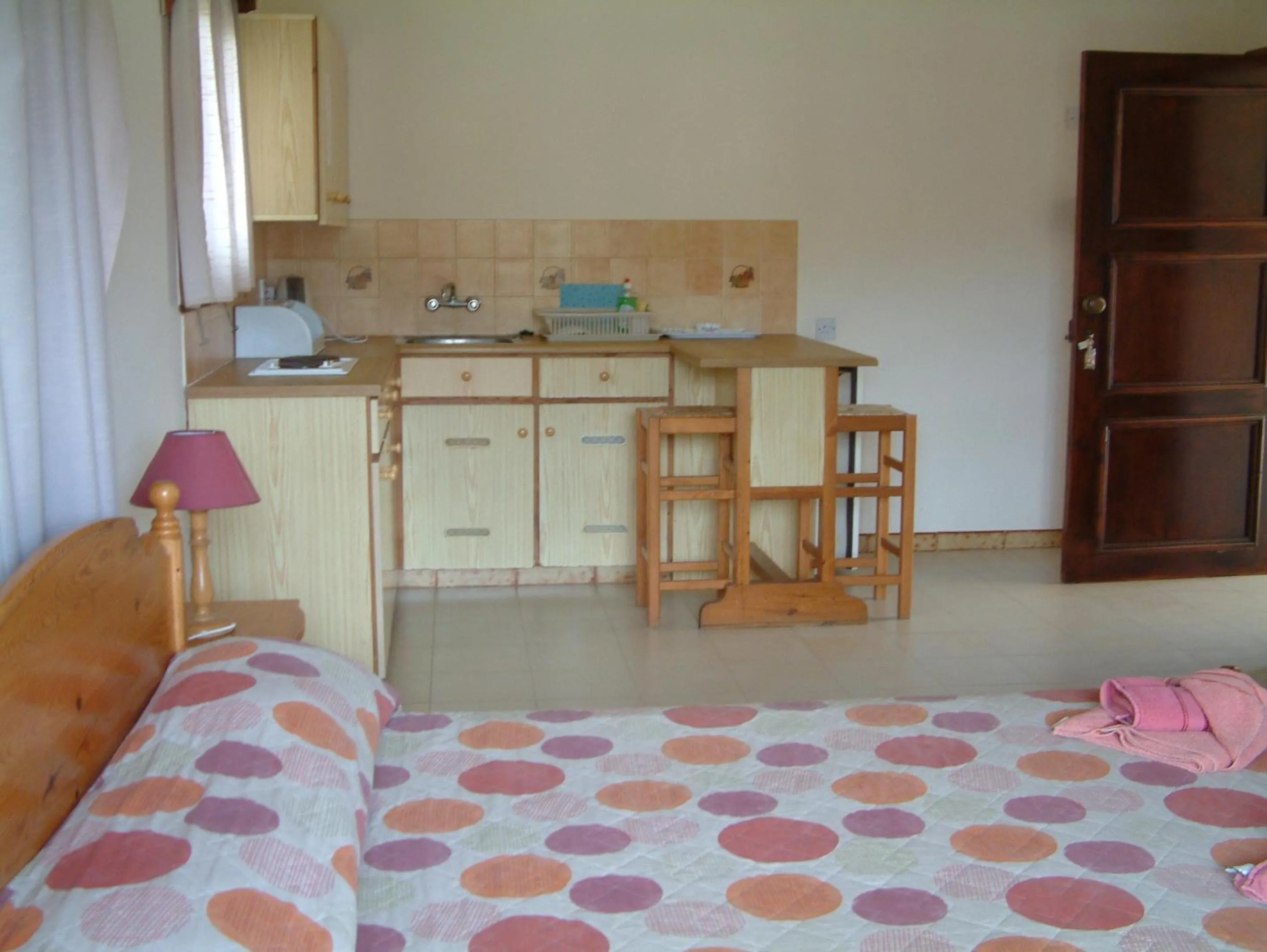 Kitchen or kitchenette, Bed in Pelekanos Apartments