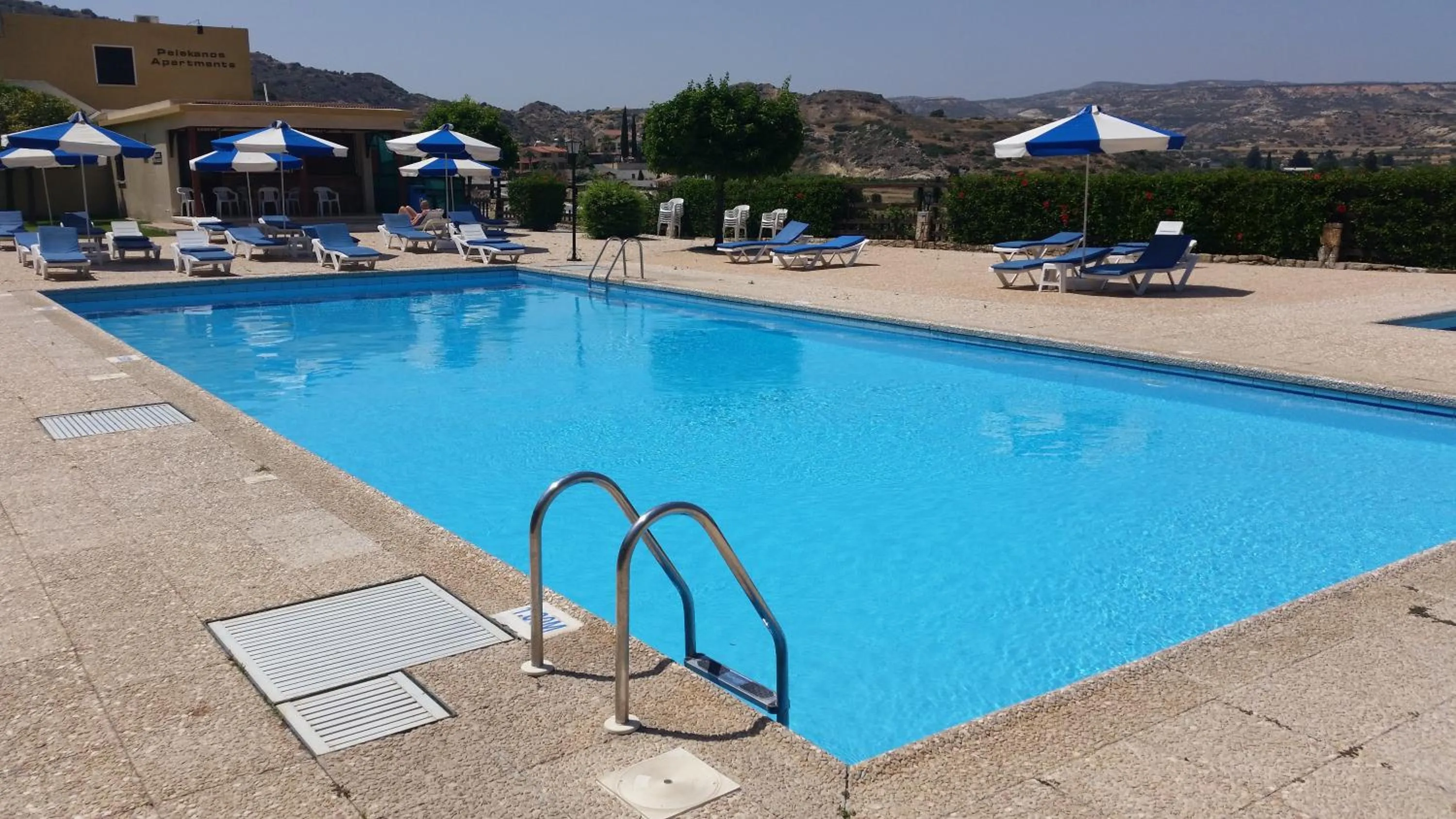 Swimming pool in Pelekanos Apartments
