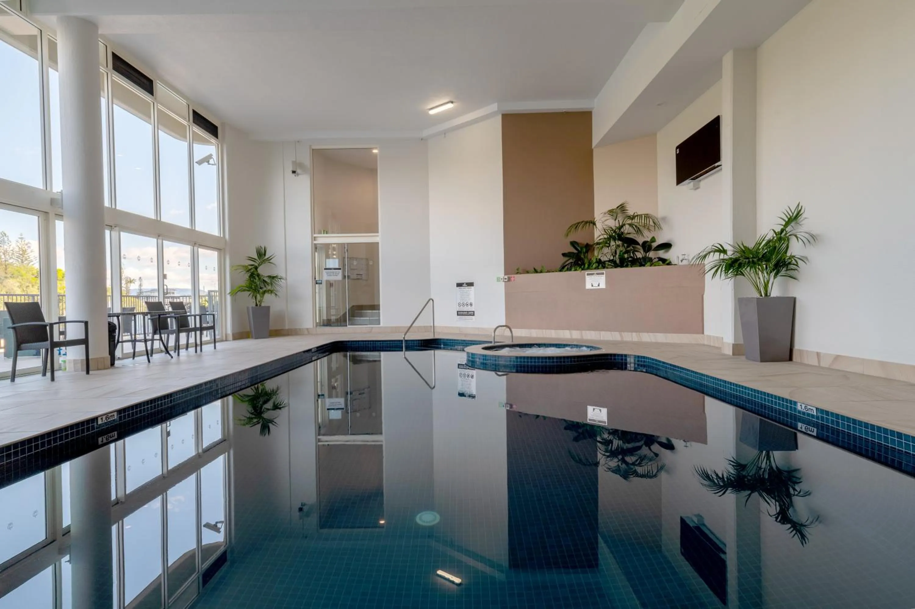 Swimming pool in Contessa Holiday Apartments