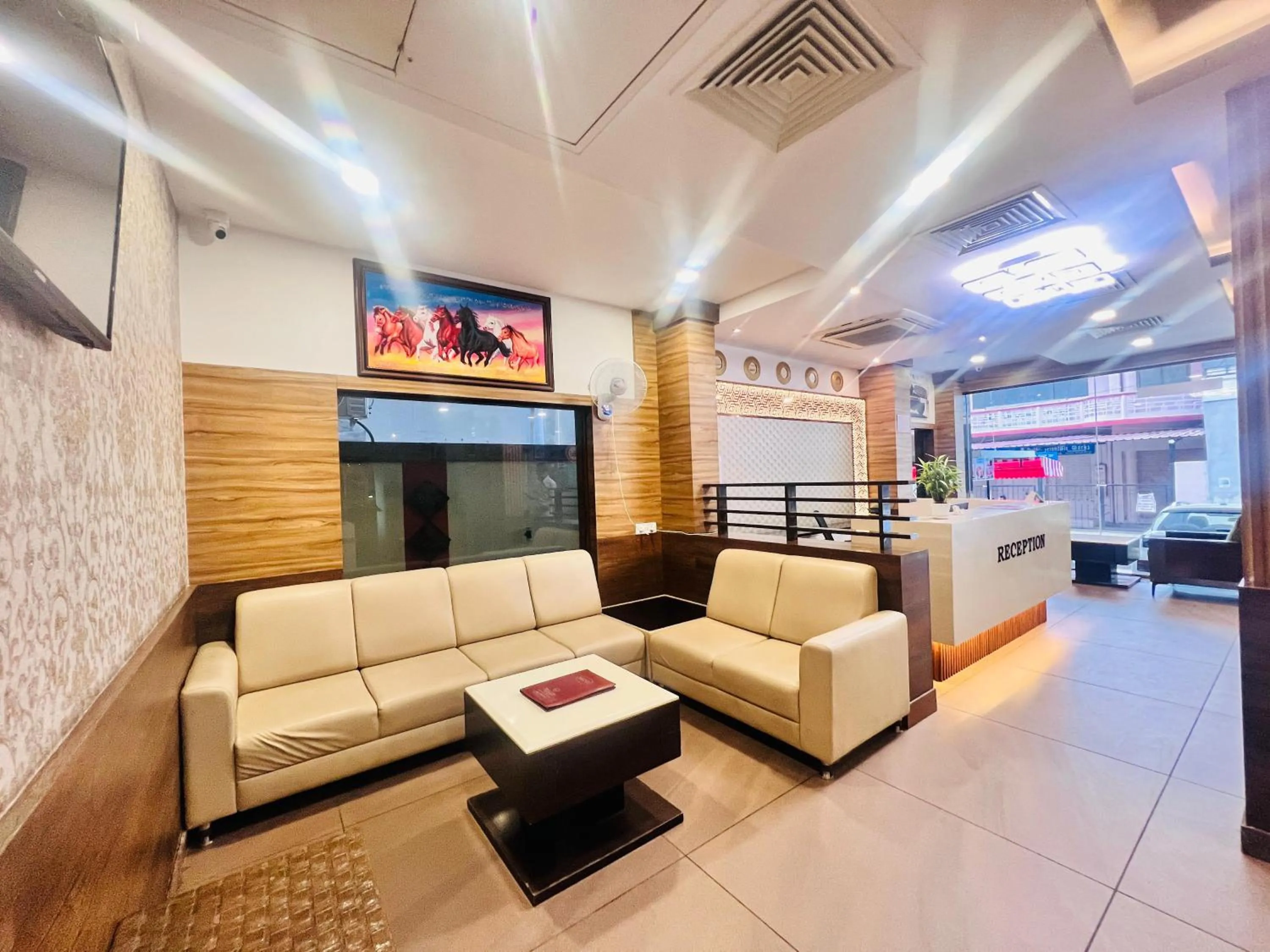 Communal lounge/ TV room in Hotel Dr Rajkumar International