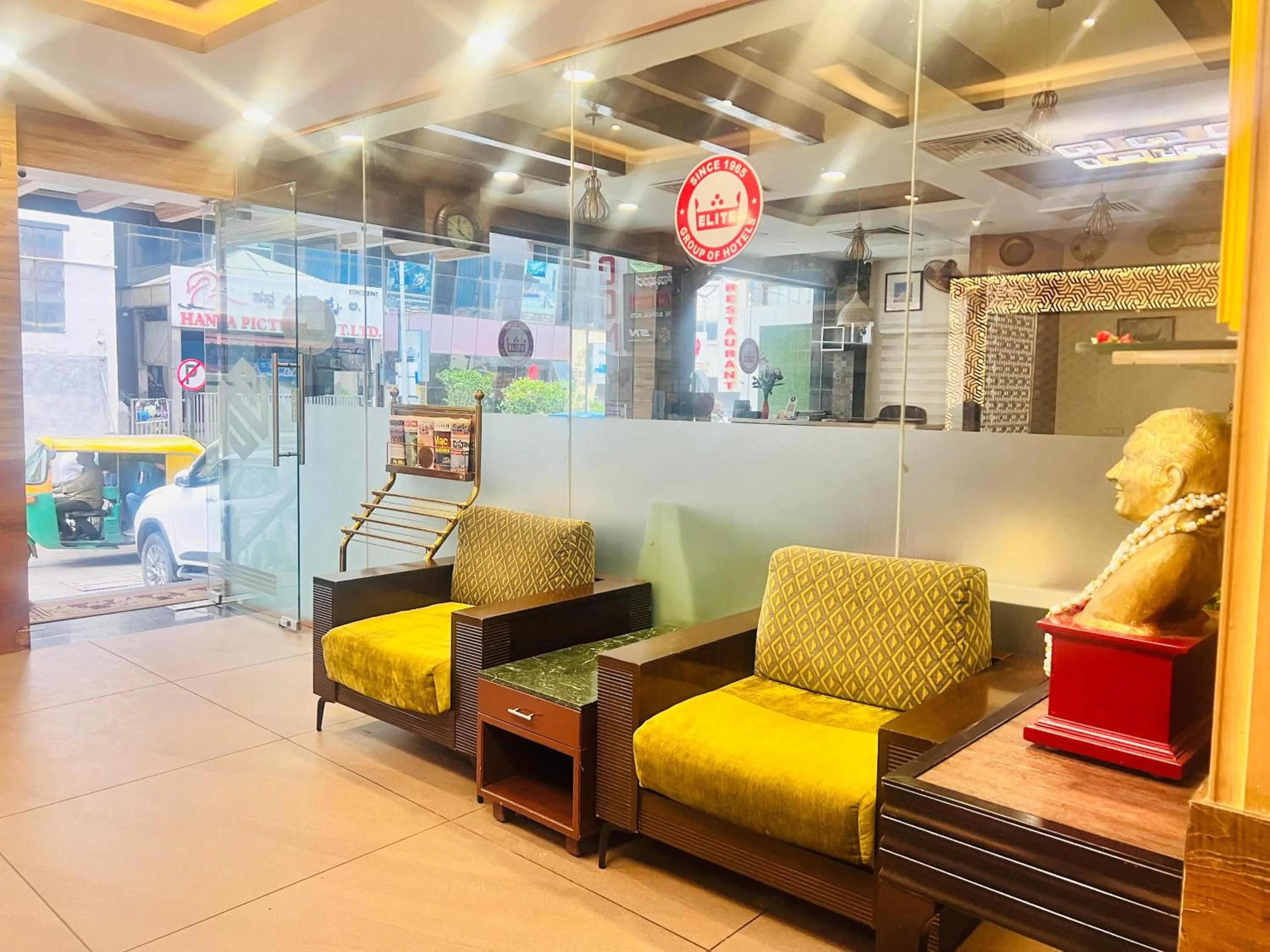 Living room in Hotel Dr Rajkumar International