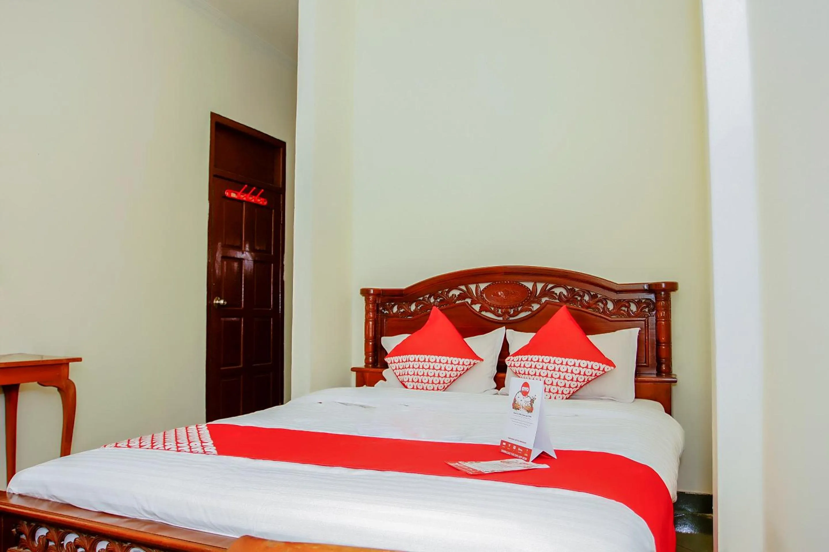 Deluxe Double Room in OYO 236 Penginapan Rumah Hijau