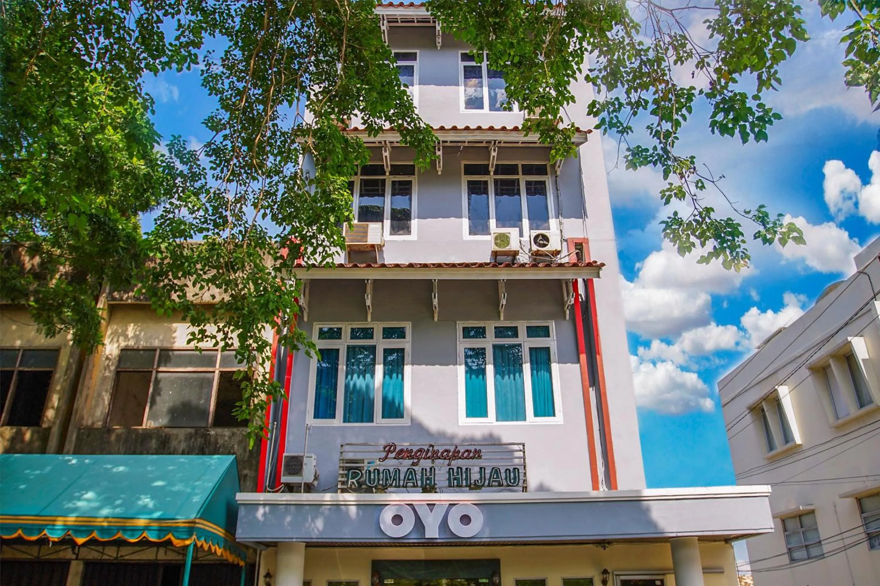 Facade/entrance in OYO 236 Penginapan Rumah Hijau