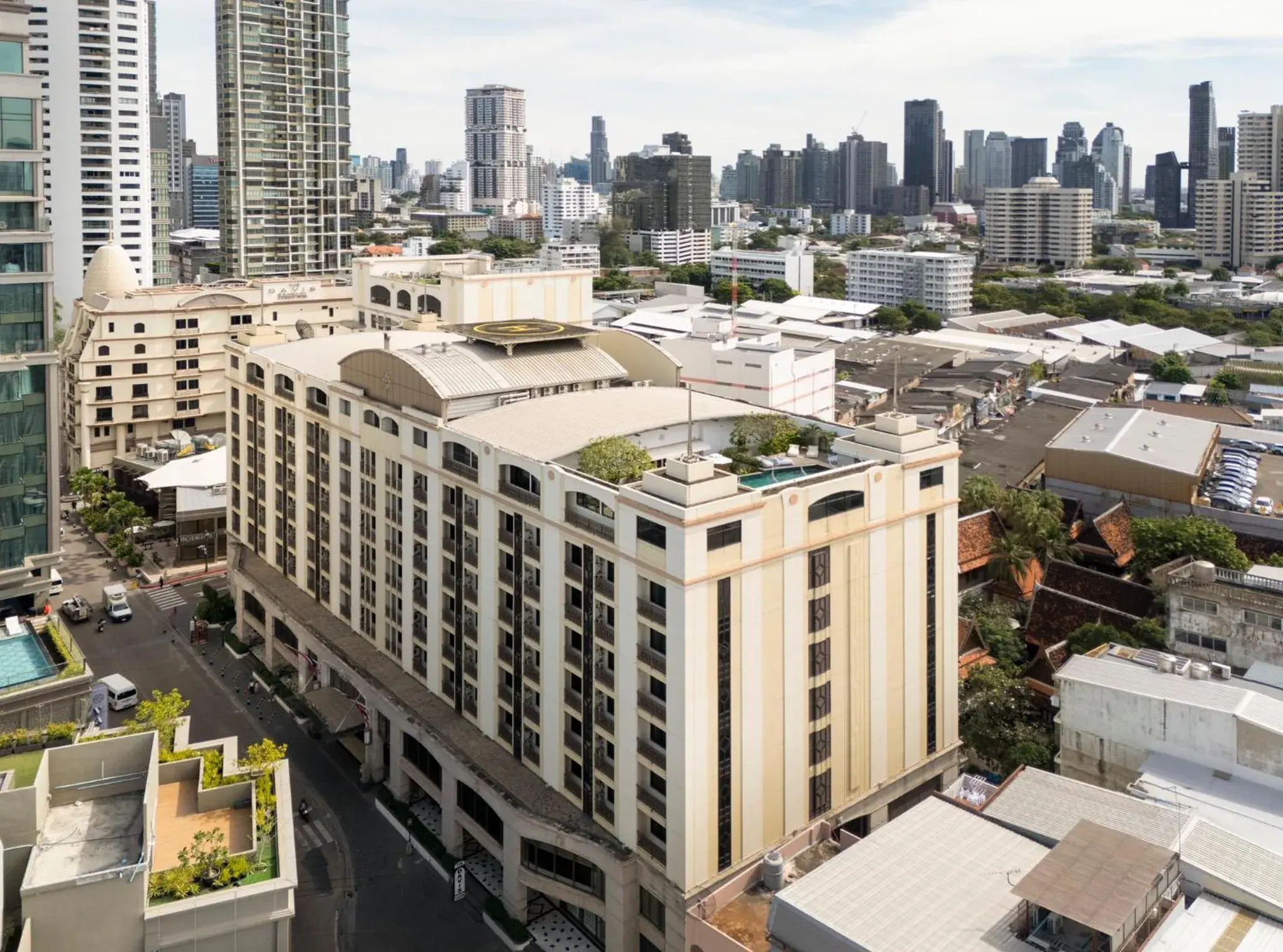 Property building in The Davis Bangkok Property building in The Davis Bangkok