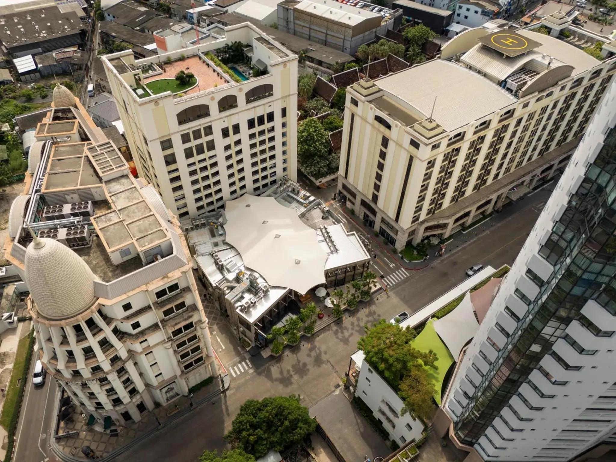 Property building in The Davis Bangkok Property building in The Davis Bangkok