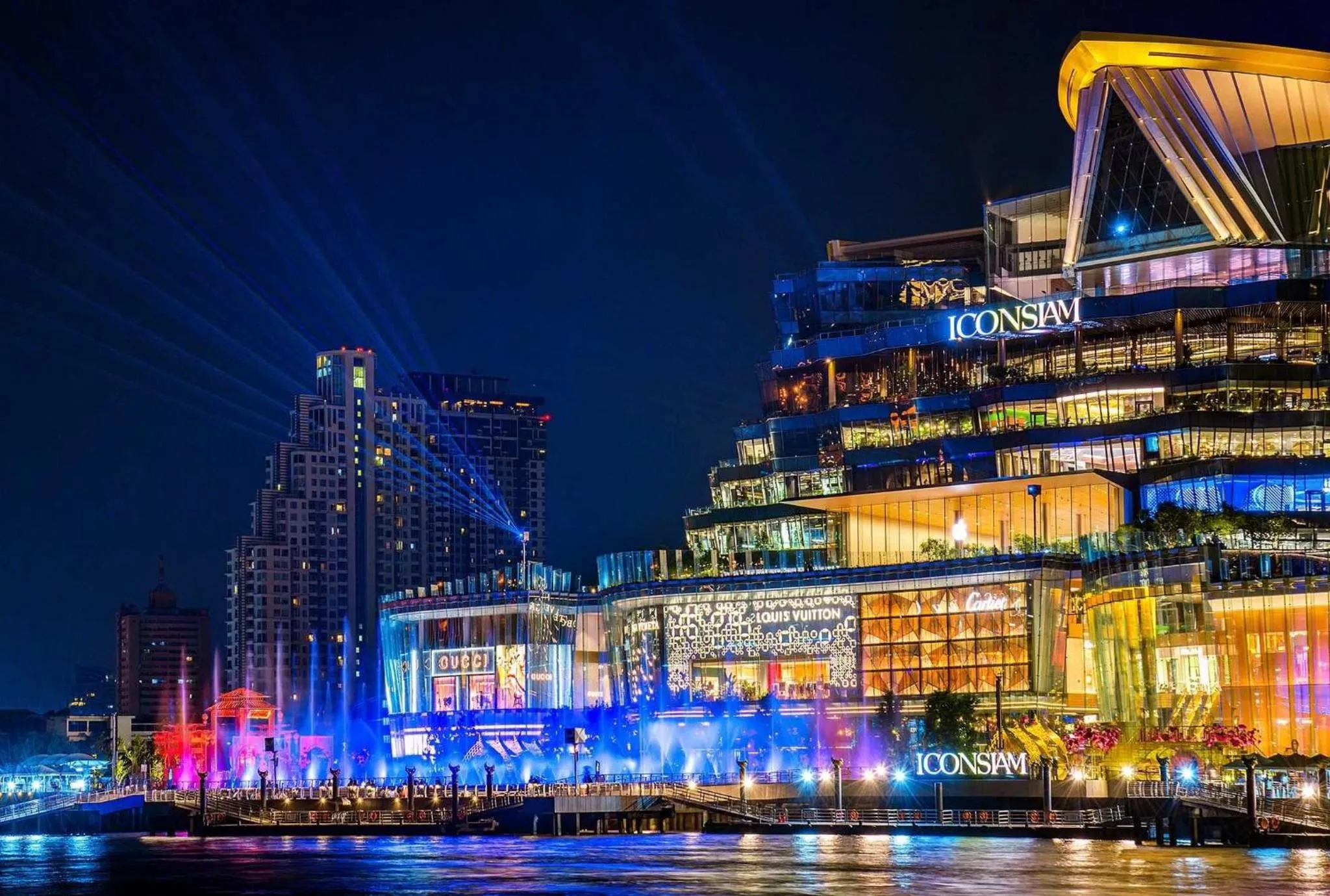 Shopping Area in Oakwood Hotel & Residence Bangkok