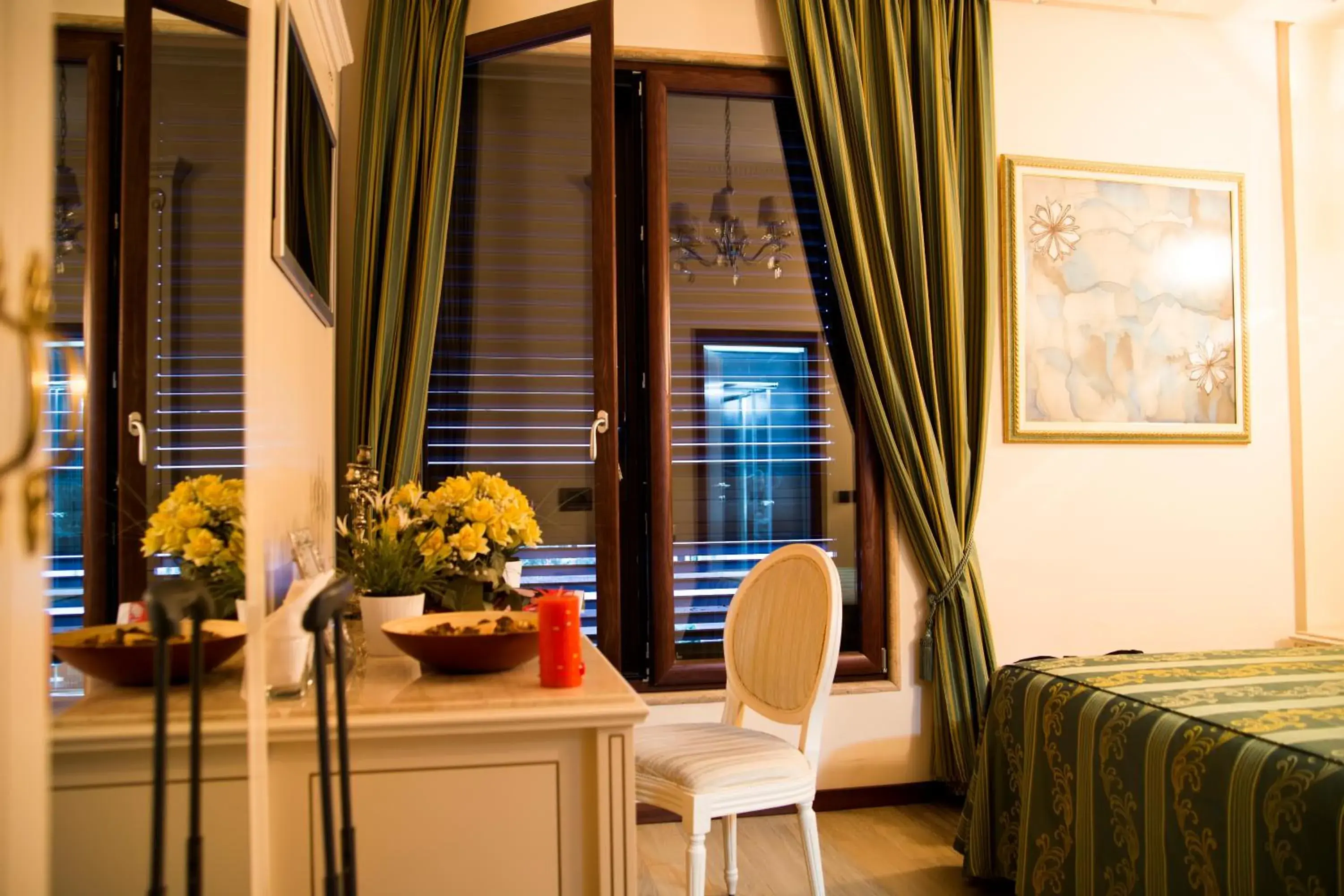 Photo of the whole room, Bed in Oxford hotel Photo of the whole room, Bed in Oxford hotel