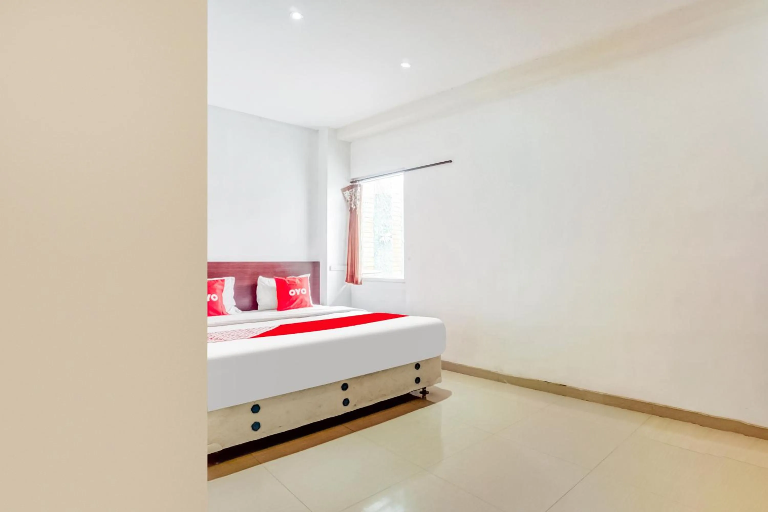 Bedroom, Bed in OYO 98 Residence Near Petra Christian University